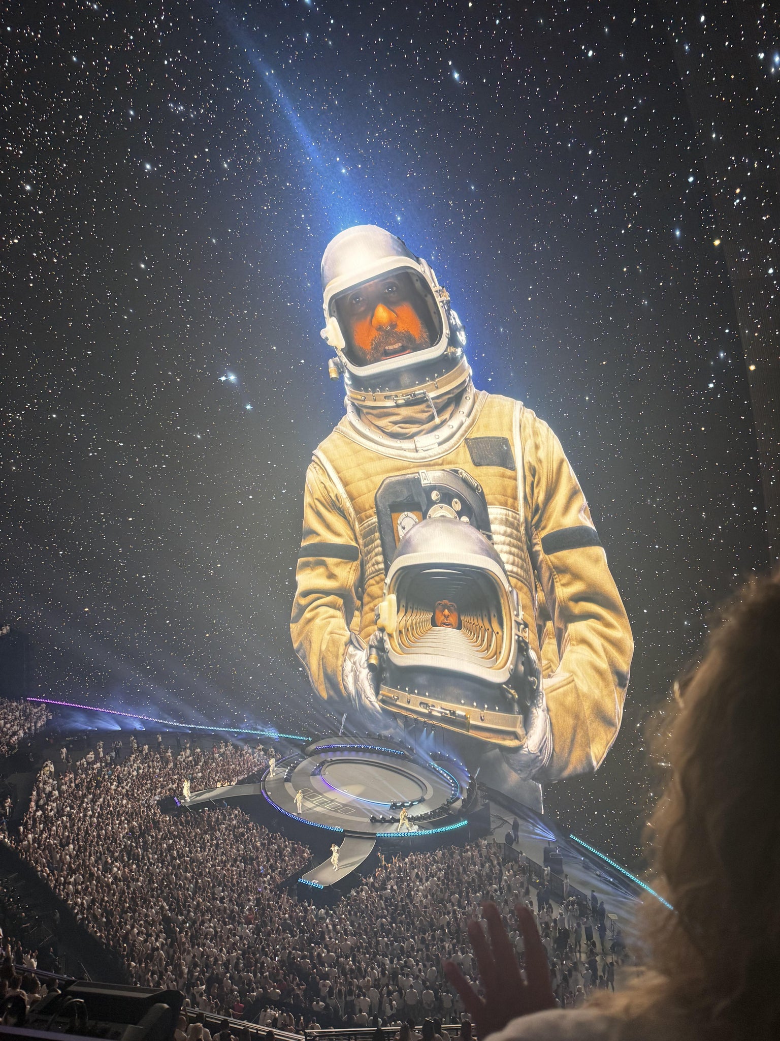 Vue réelle des fans prise de la Section 310 au site Sphere par Jazmin J