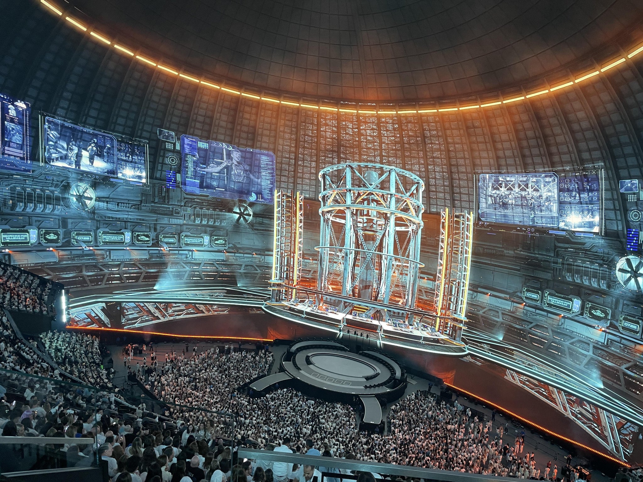 Vue réelle des fans prise de la Section 408 au site Sphere par Elizabeth B