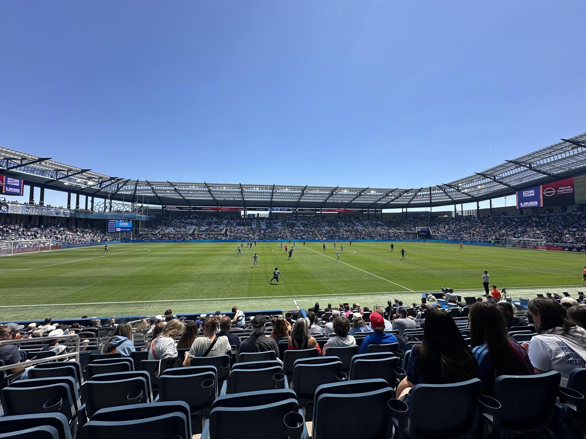 Vue réelle des fans prise de la Shield Club 106 au site Sporting Park par Maria M