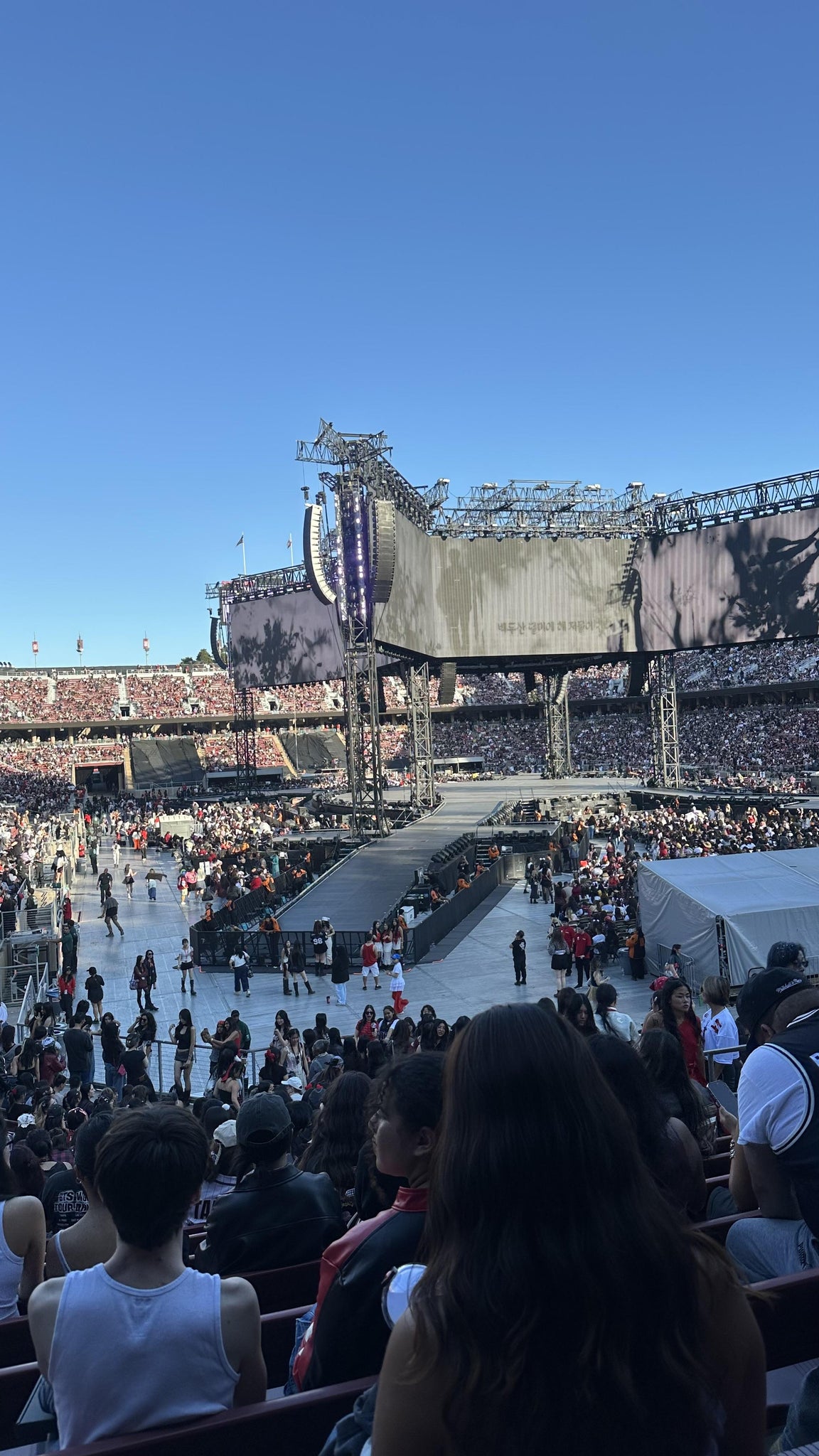 Vue réelle des fans prise de la Section 126 au site Stanford Stadium par Vanessa C