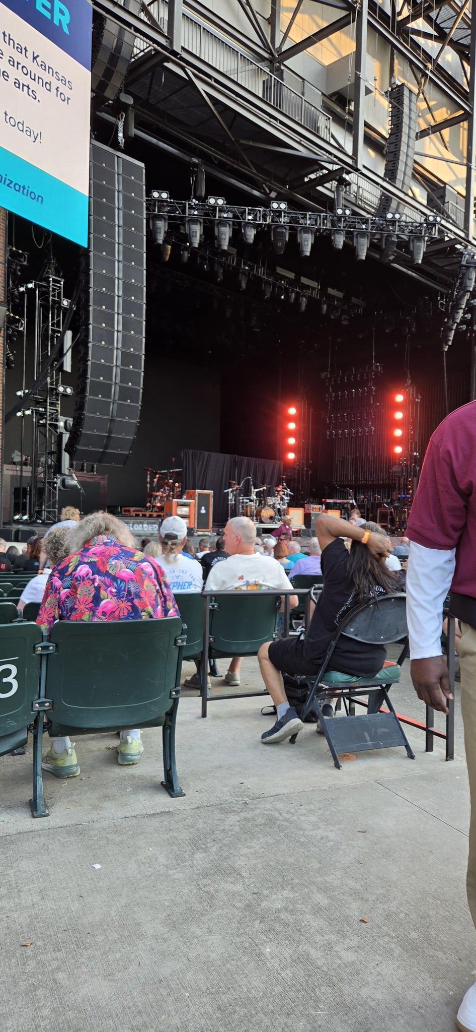 Vue réelle des fans prise de la Section Box 5 au site Starlight Theatre par Anonymous User