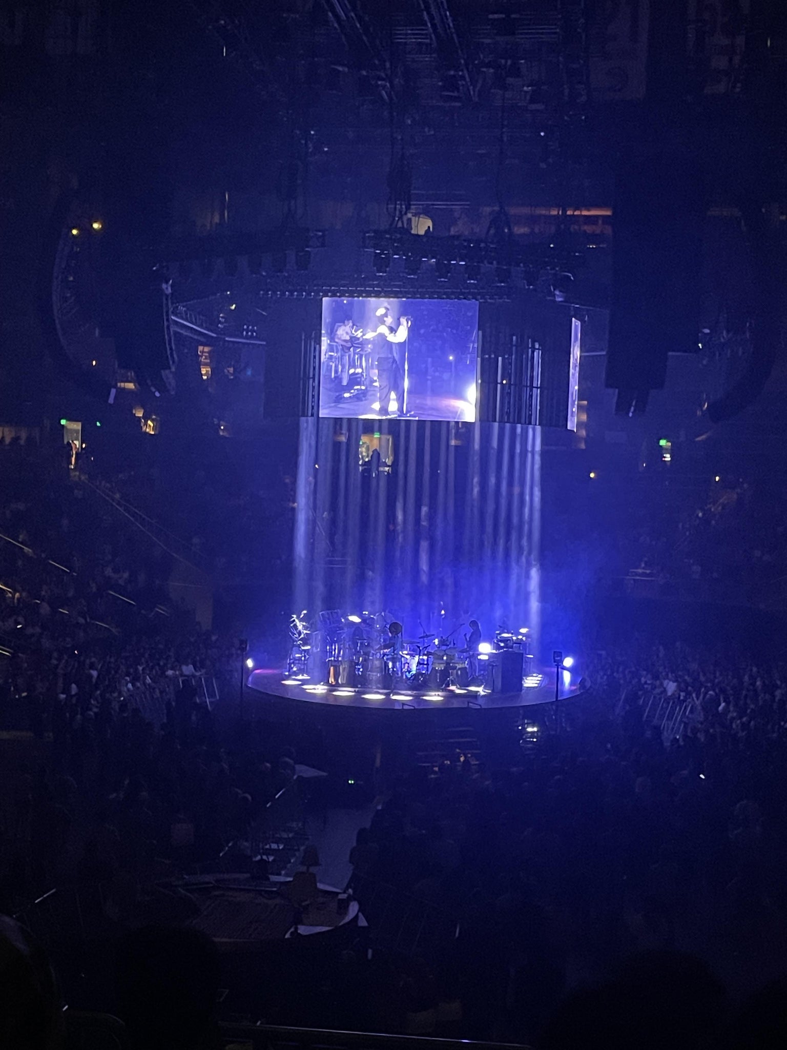 Vue réelle des fans prise de la Section 102 au site State Farm Arena par Soufia S
