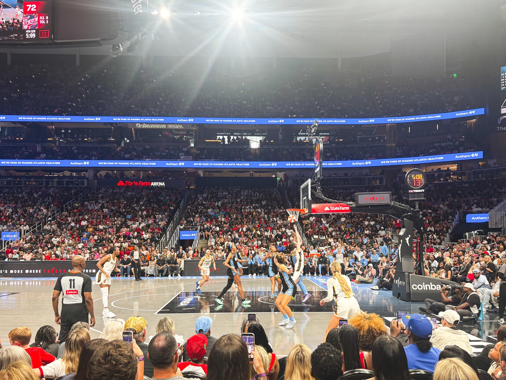 Vue réelle des fans prise de la Section 107 au site State Farm Arena par Anonymous User