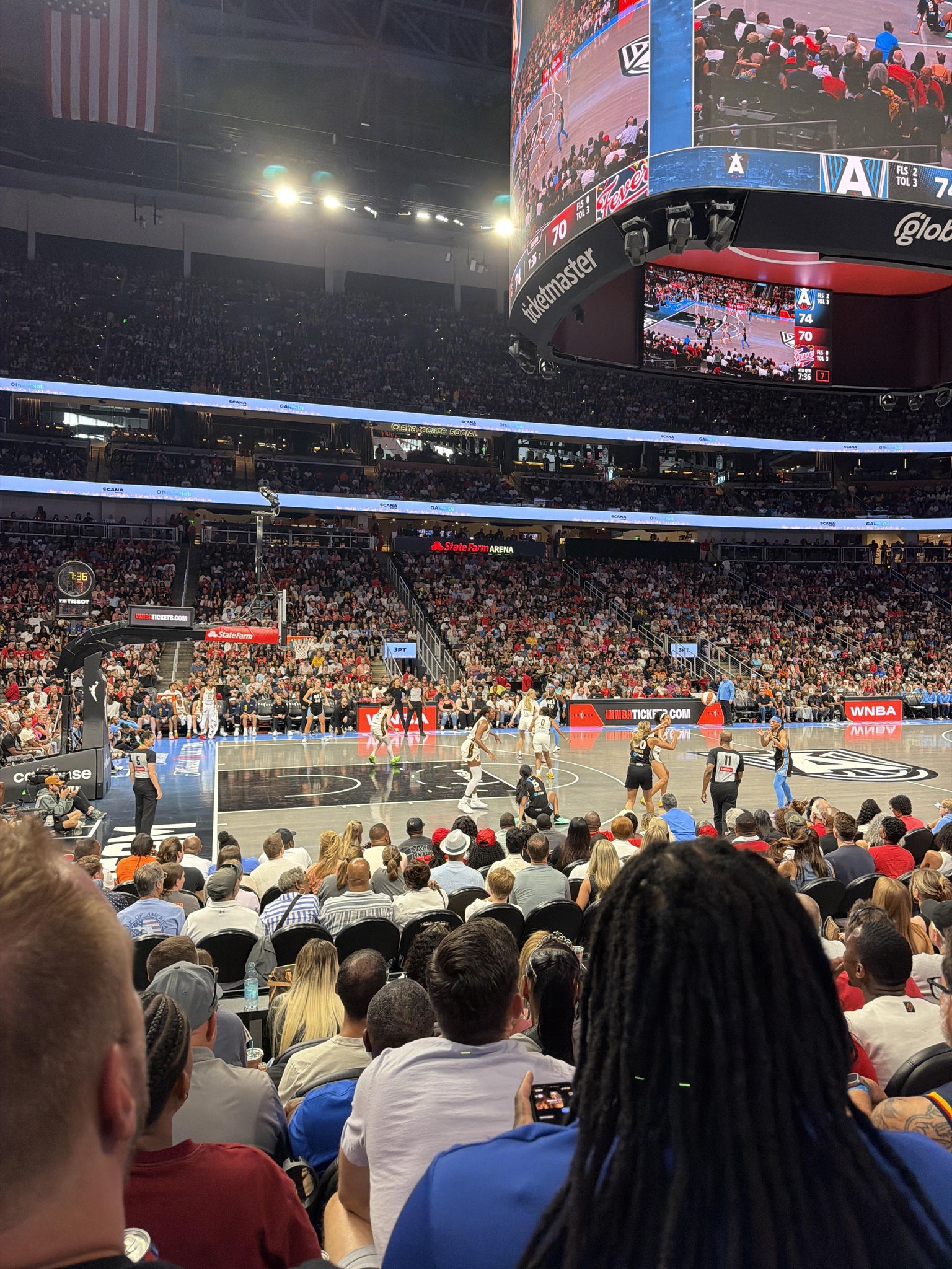 Vue réelle des fans prise de la Section 109 au site State Farm Arena par Latoya B