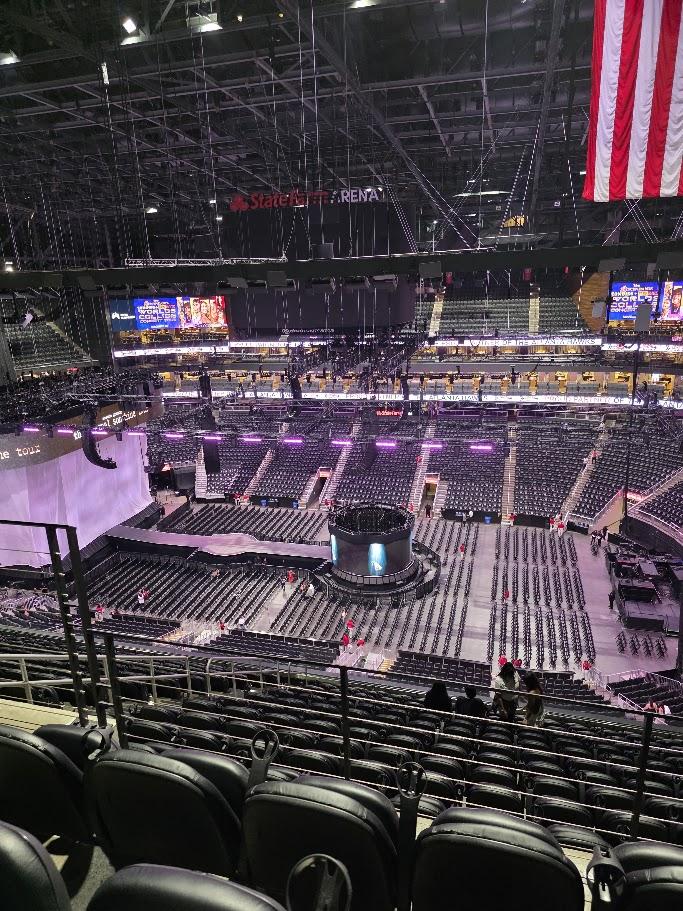 Vue réelle des fans prise de la Section 221 au site State Farm Arena par Kaylanna J