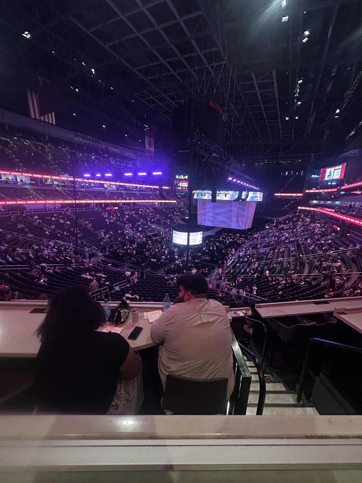 Vue réelle des fans prise de la Section T 11 au site State Farm Arena par Keren L