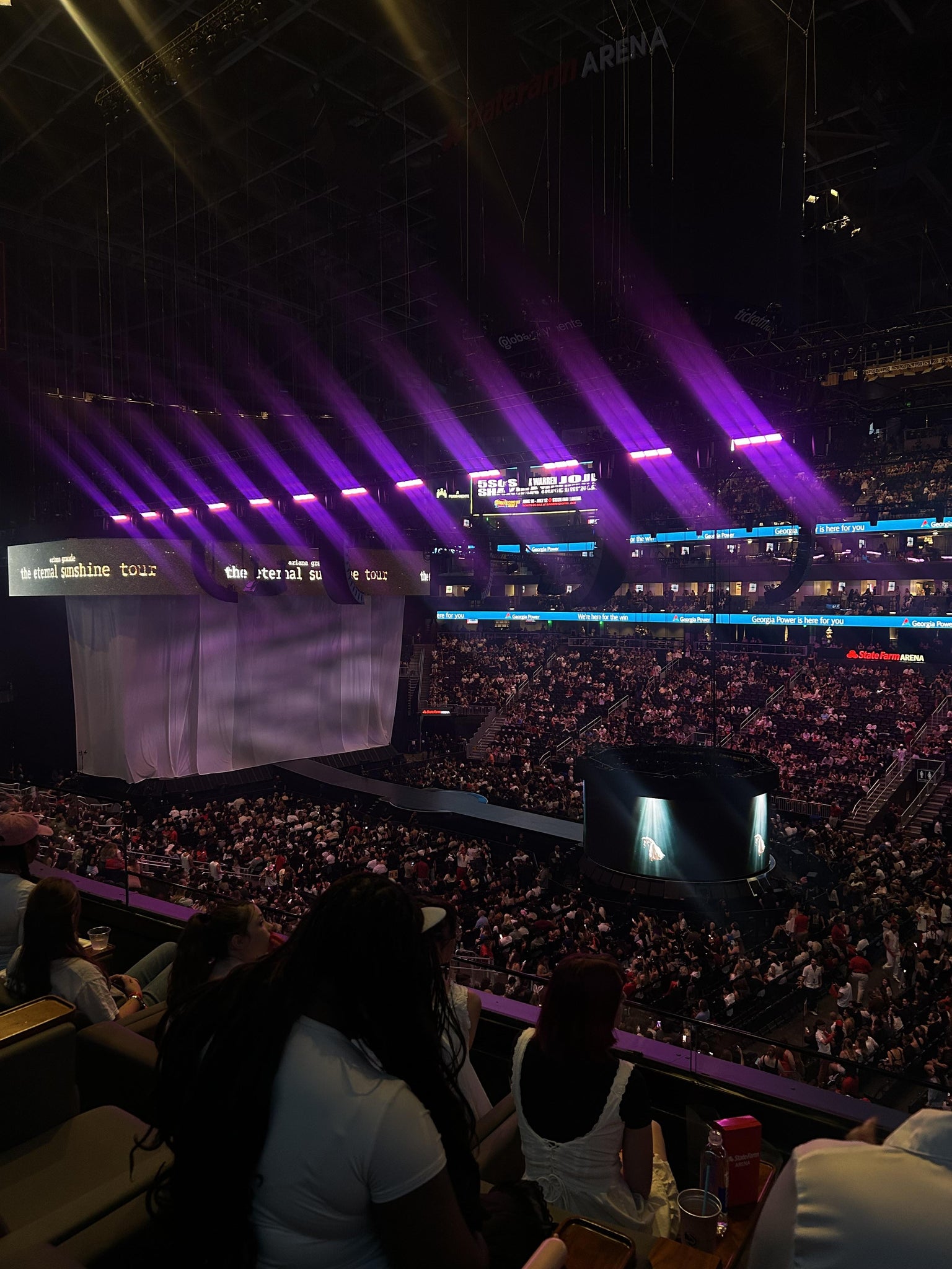 Vue réelle des fans prise de la Section T 19 au site State Farm Arena par Anonymous User