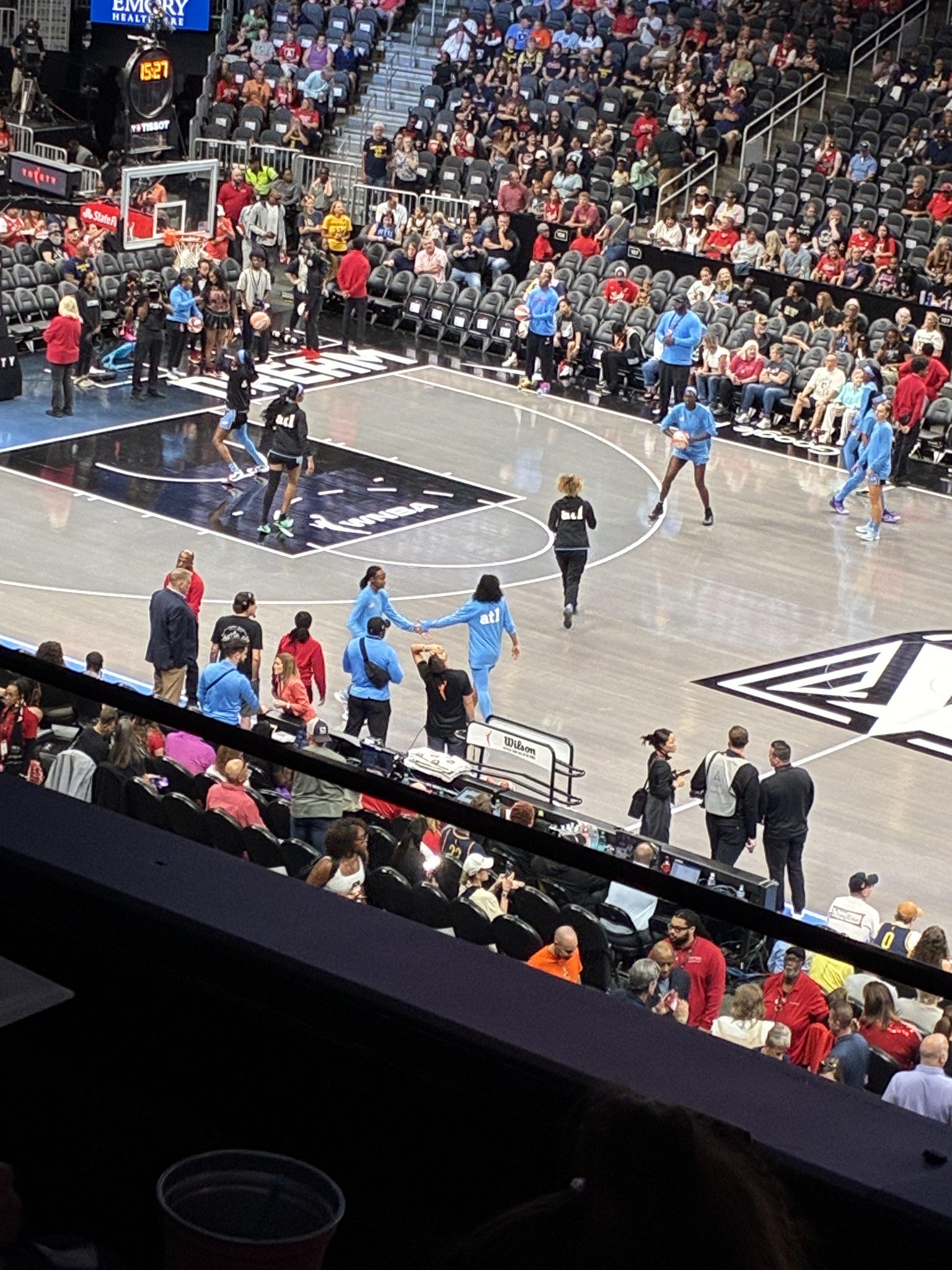 Vue réelle des fans prise de la Section T 20 au site State Farm Arena par Eula S