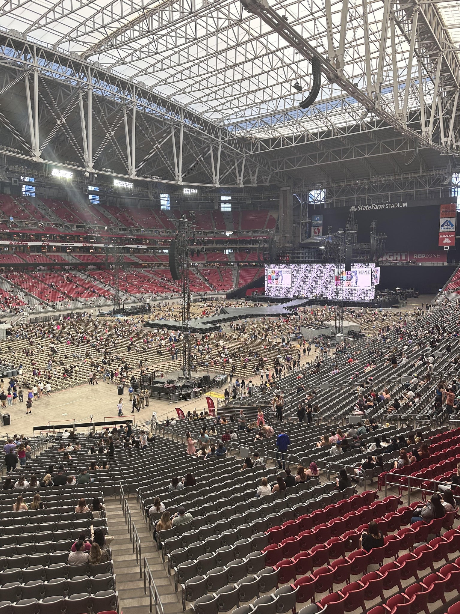 Vue réelle des fans prise de la Section 219 au site State Farm Stadium par Andrew J