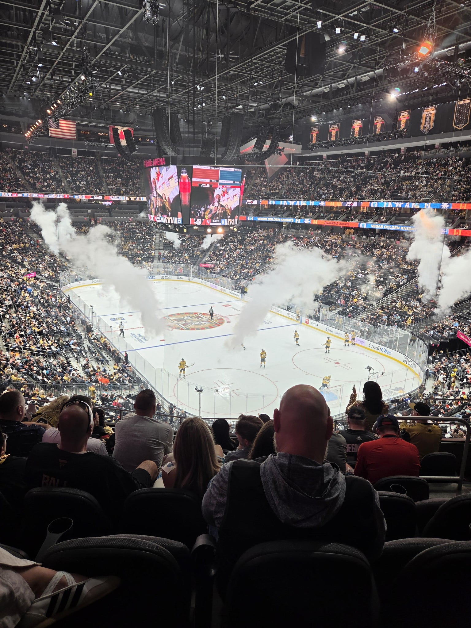 Vue réelle des fans prise de la Section 118 au site T-Mobile Arena par Paul C