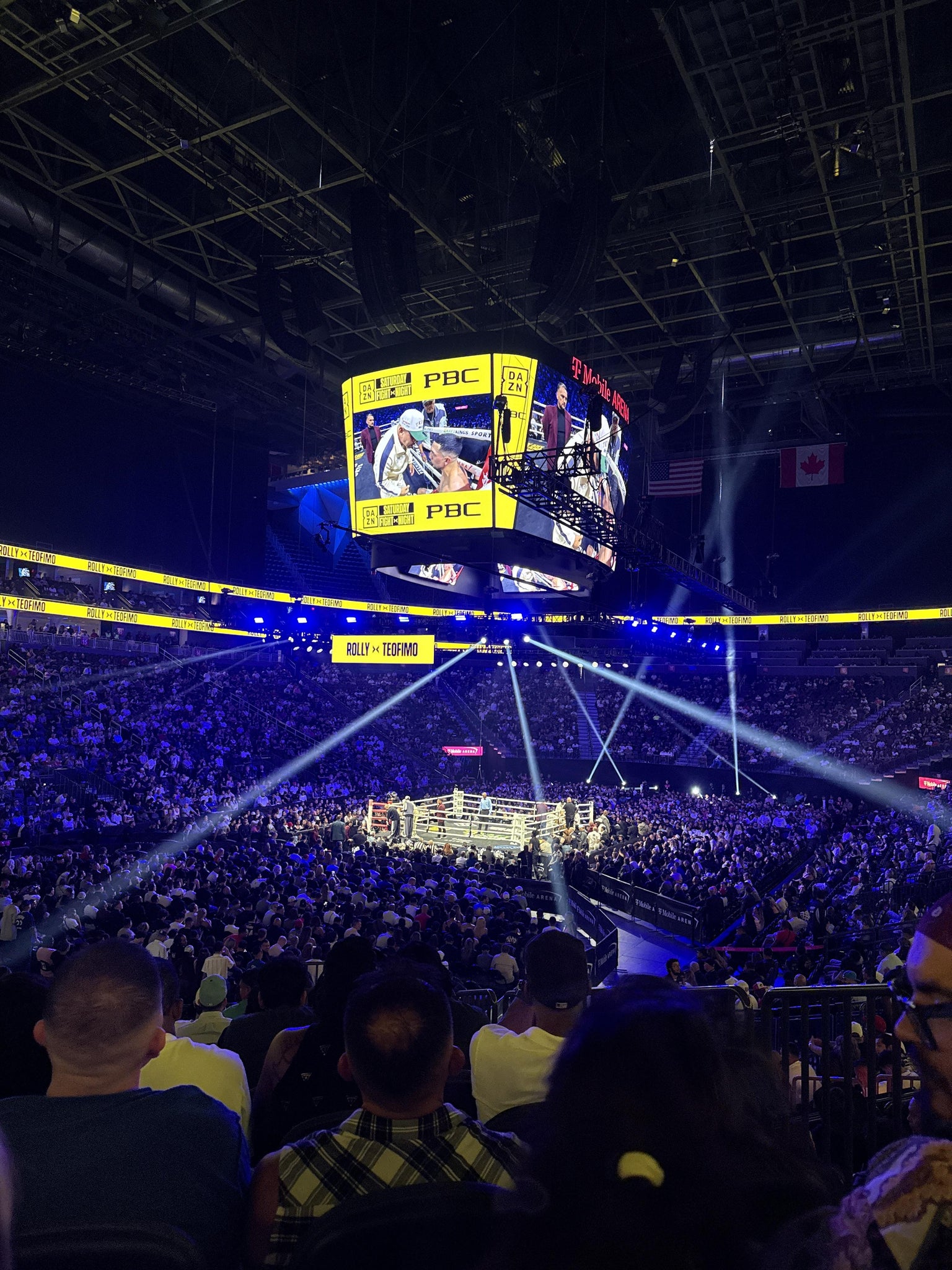 Vue réelle des fans prise de la Section 2 au site T-Mobile Arena par Jose D