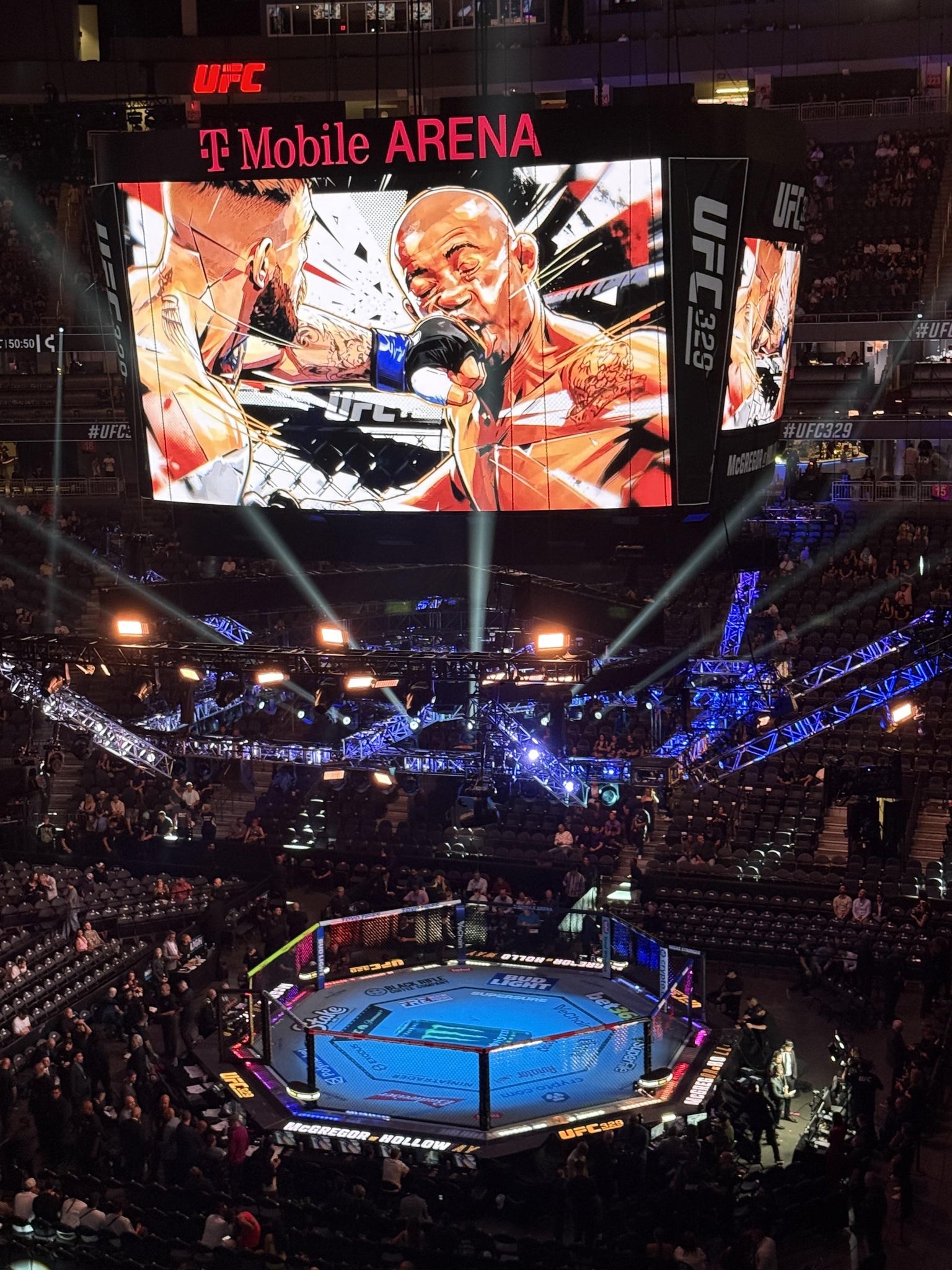 Vue réelle des fans prise de la Section 206 au site T-Mobile Arena par Jamey H