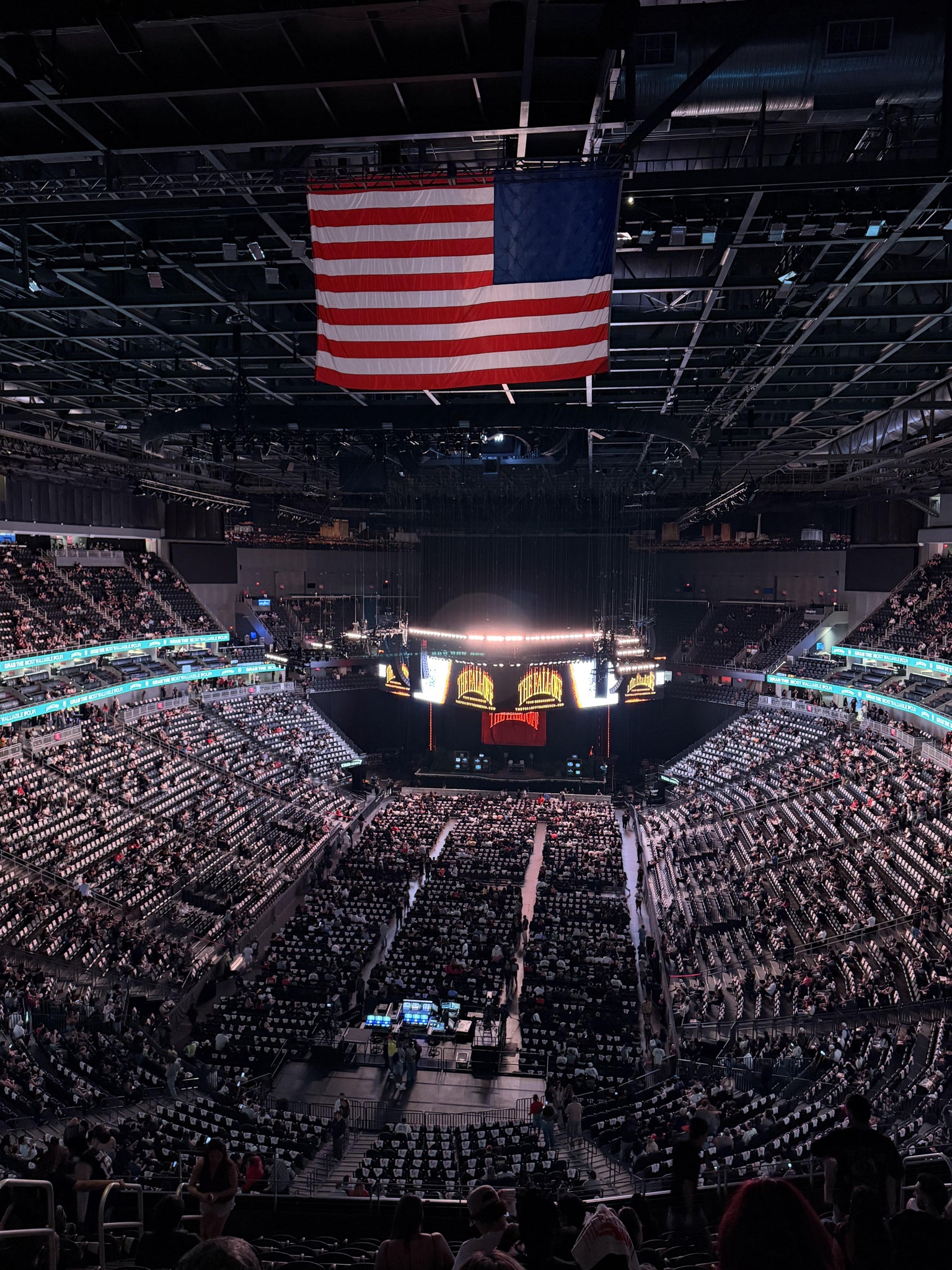 Vue réelle des fans prise de la Section 215 au site T-Mobile Arena par Evelynn N