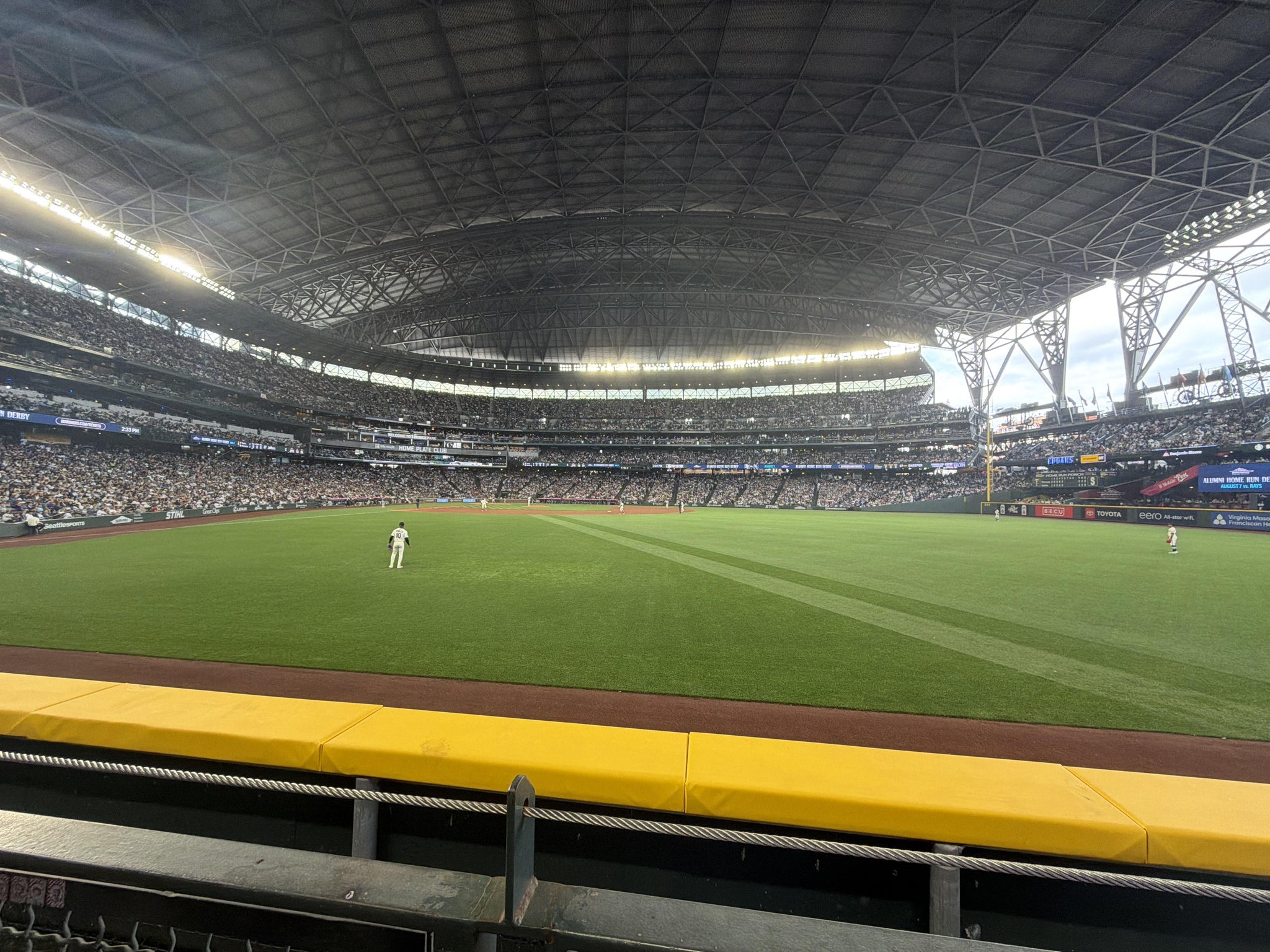Vue réelle des fans prise de la Section 107 au site T-Mobile Park par Maxwell B