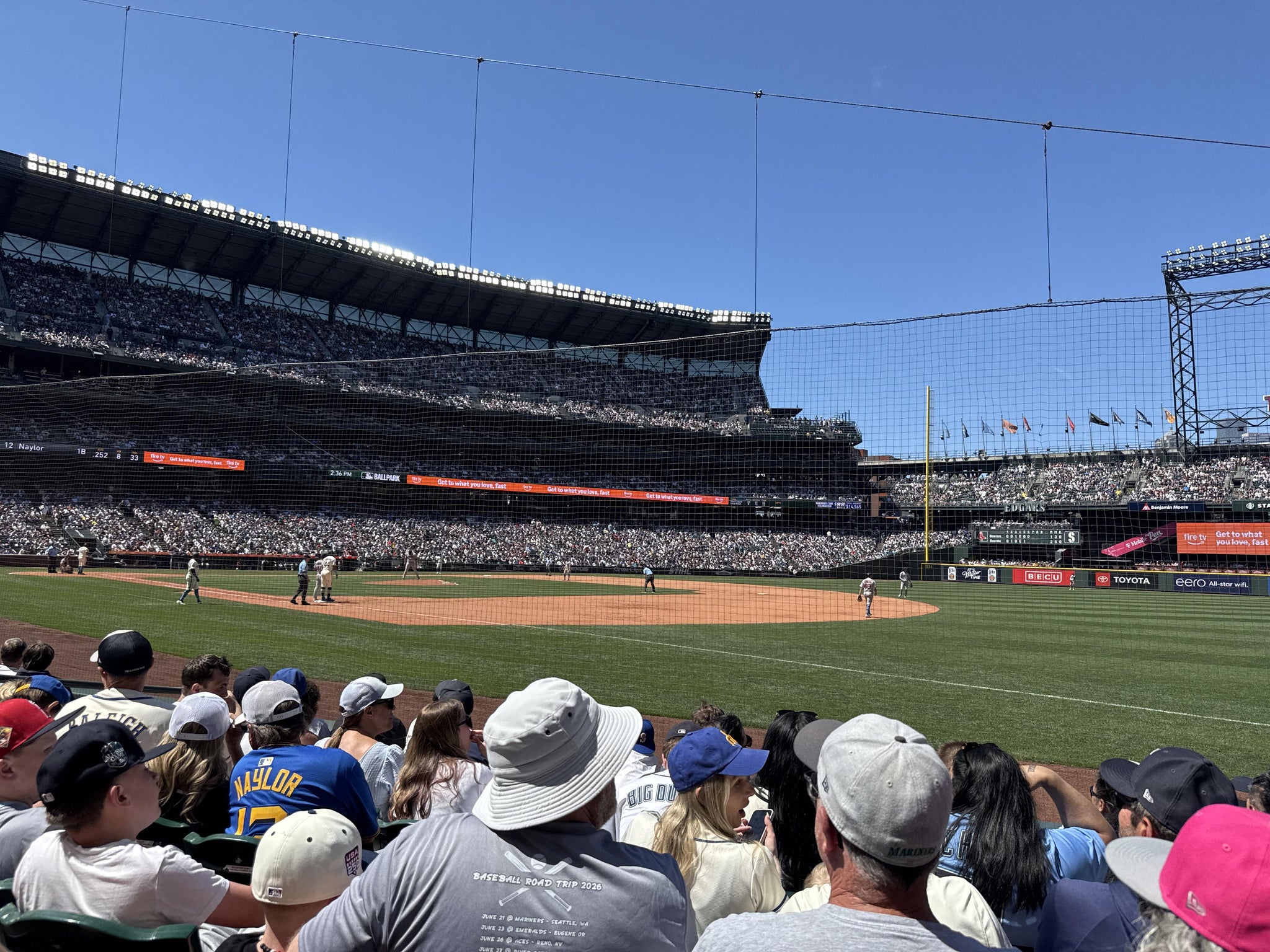 Vue réelle des fans prise de la Section 117 au site T-Mobile Park par Tamorah B