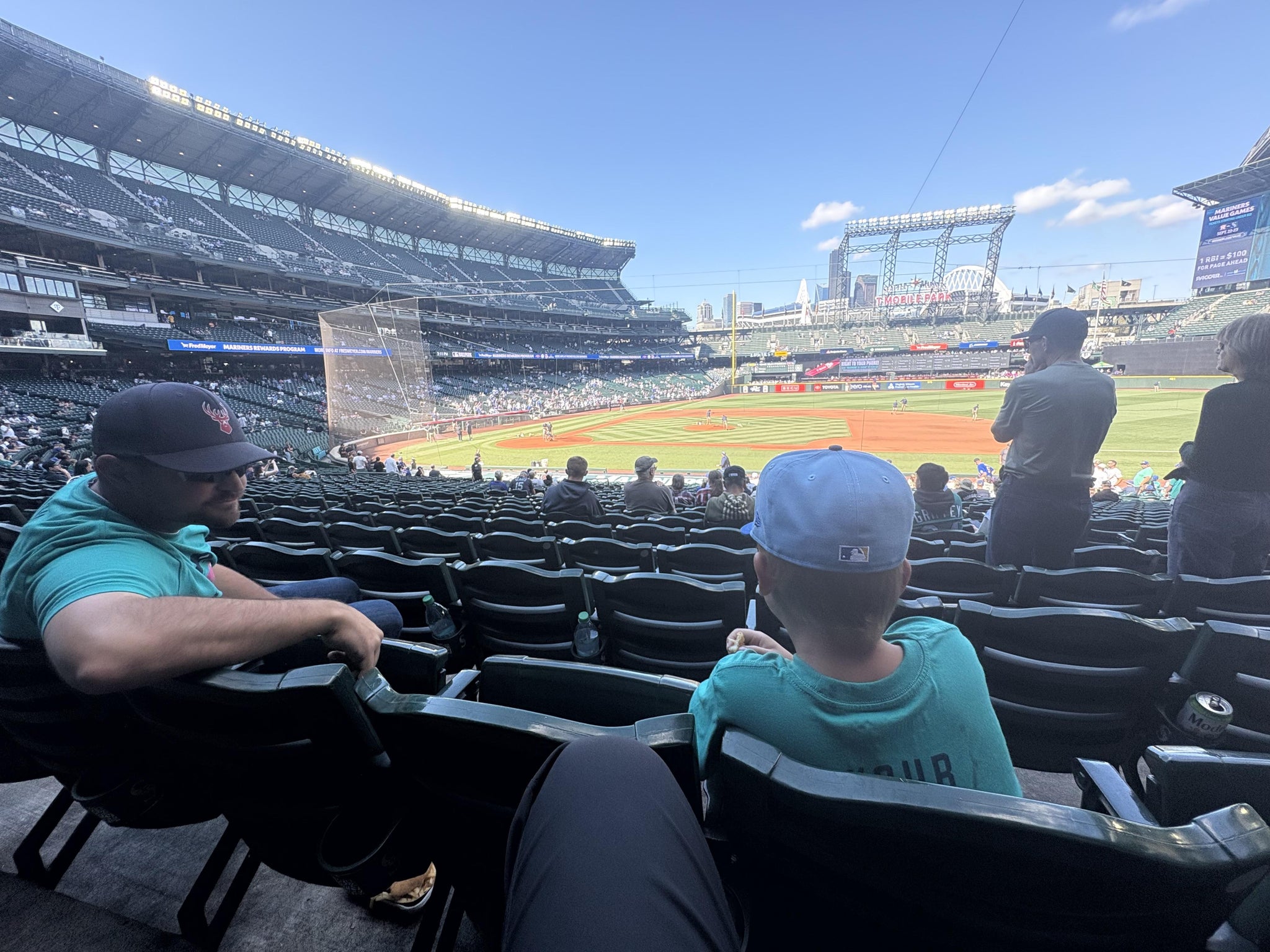 Vue réelle des fans prise de la Section 122 au site T-Mobile Park par Erik H