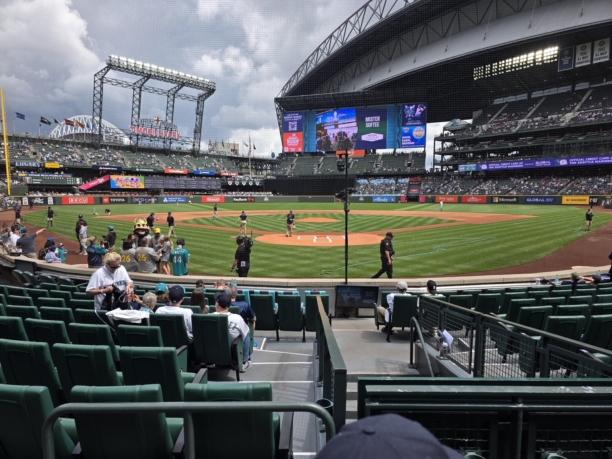 Vue réelle des fans prise de la Section 129 au site T-Mobile Park par Cynthia B