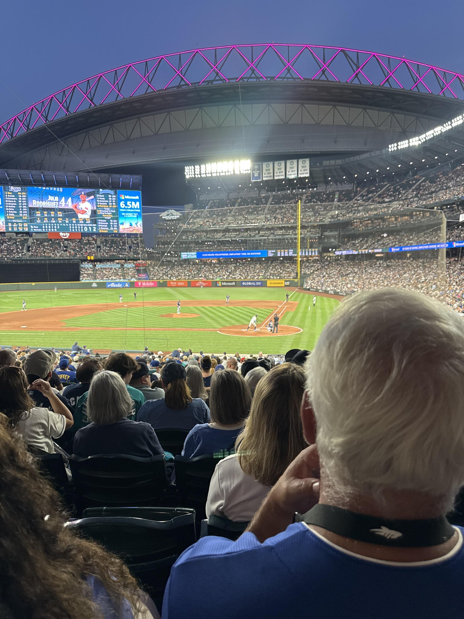 Vue réelle des fans prise de la Section 134 au site T-Mobile Park par Twila K