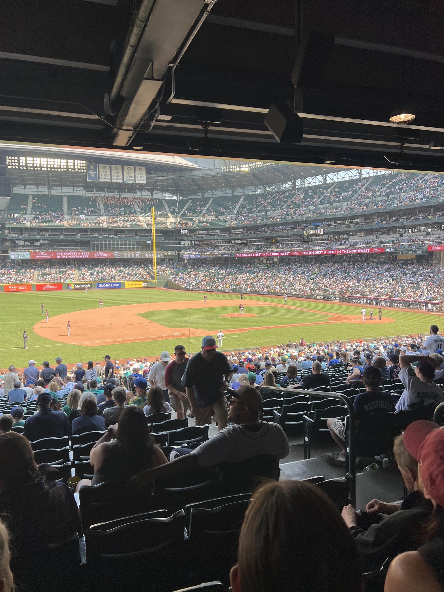 Vue réelle des fans prise de la Section 141 au site T-Mobile Park par Michael S