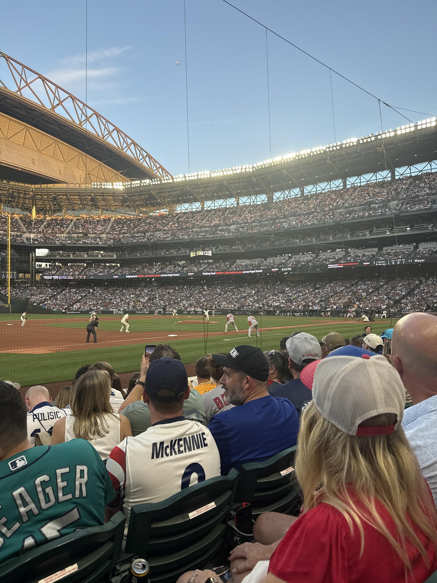 Vue réelle des fans prise de la Section 141 au site T-Mobile Park par Byron todd M