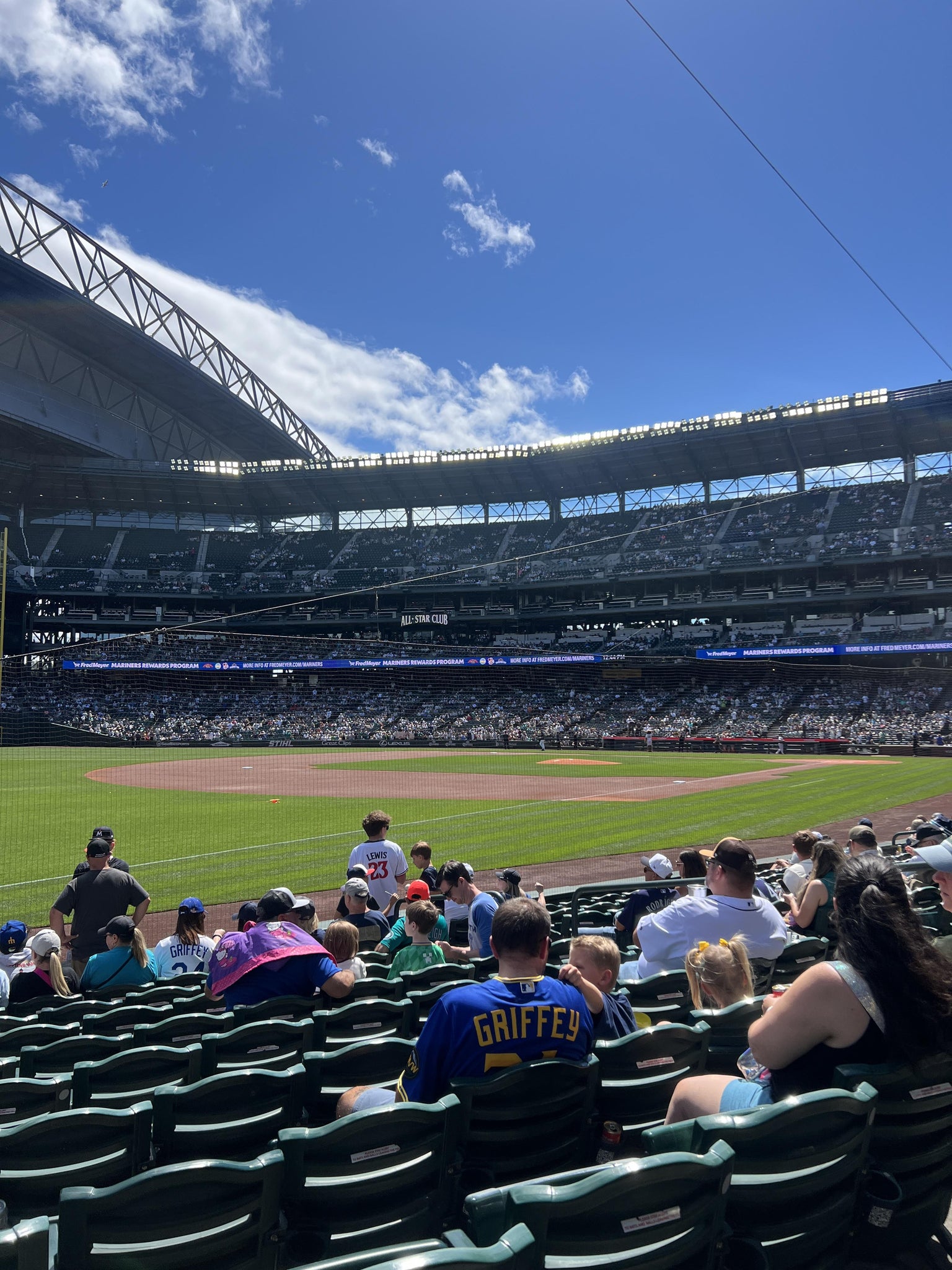 Vue réelle des fans prise de la Section 144 au site T-Mobile Park par Tiffany S