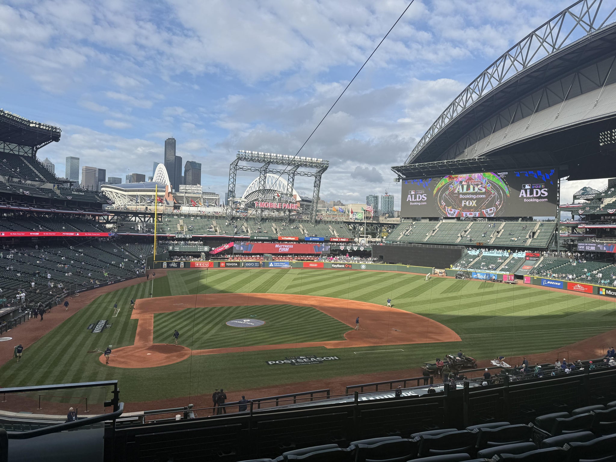 Vue réelle des fans prise de la Section 226 au site T-Mobile Park par Brandon N