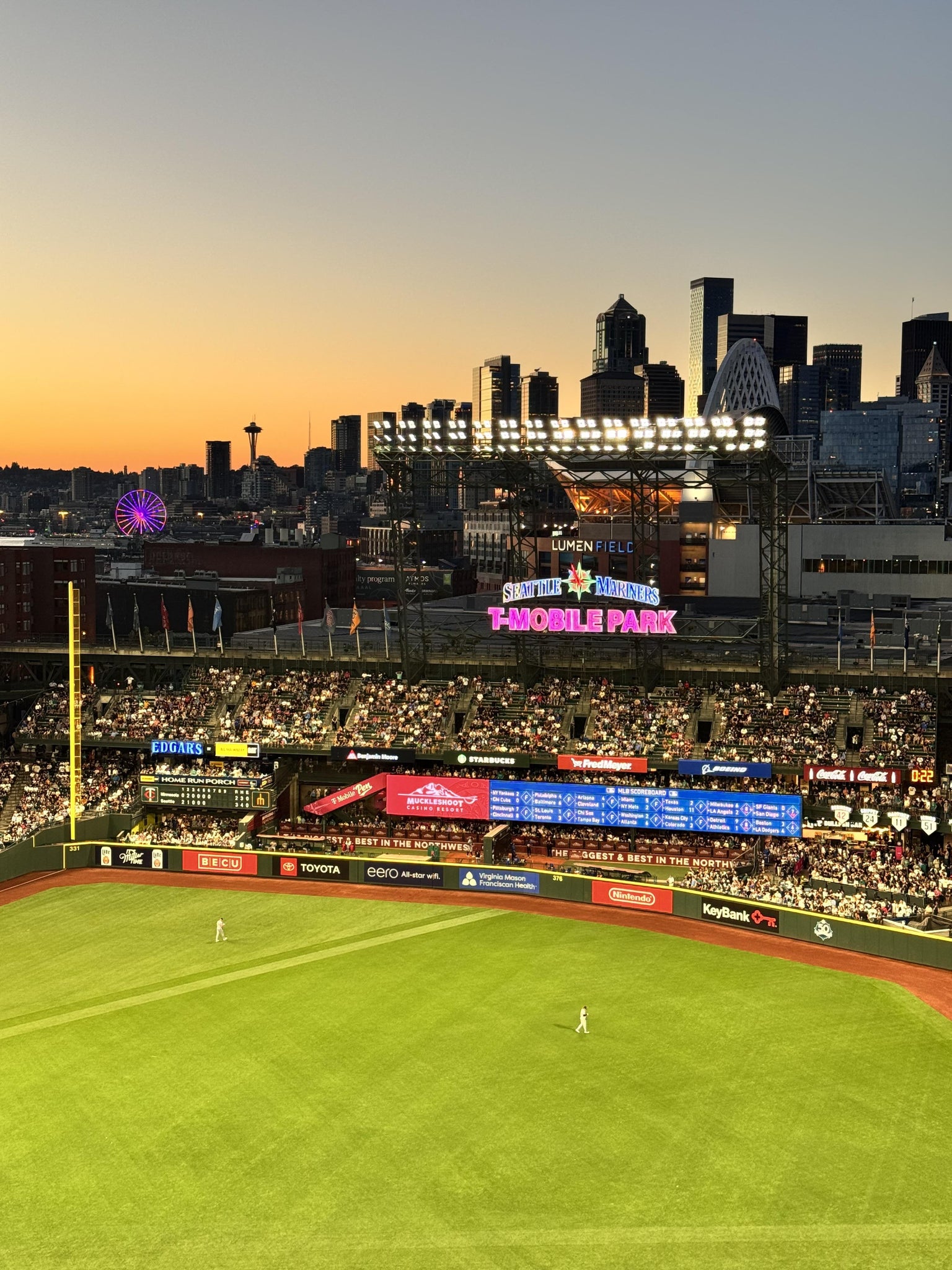 Vue réelle des fans prise de la Section 314 au site T-Mobile Park par Yazell C