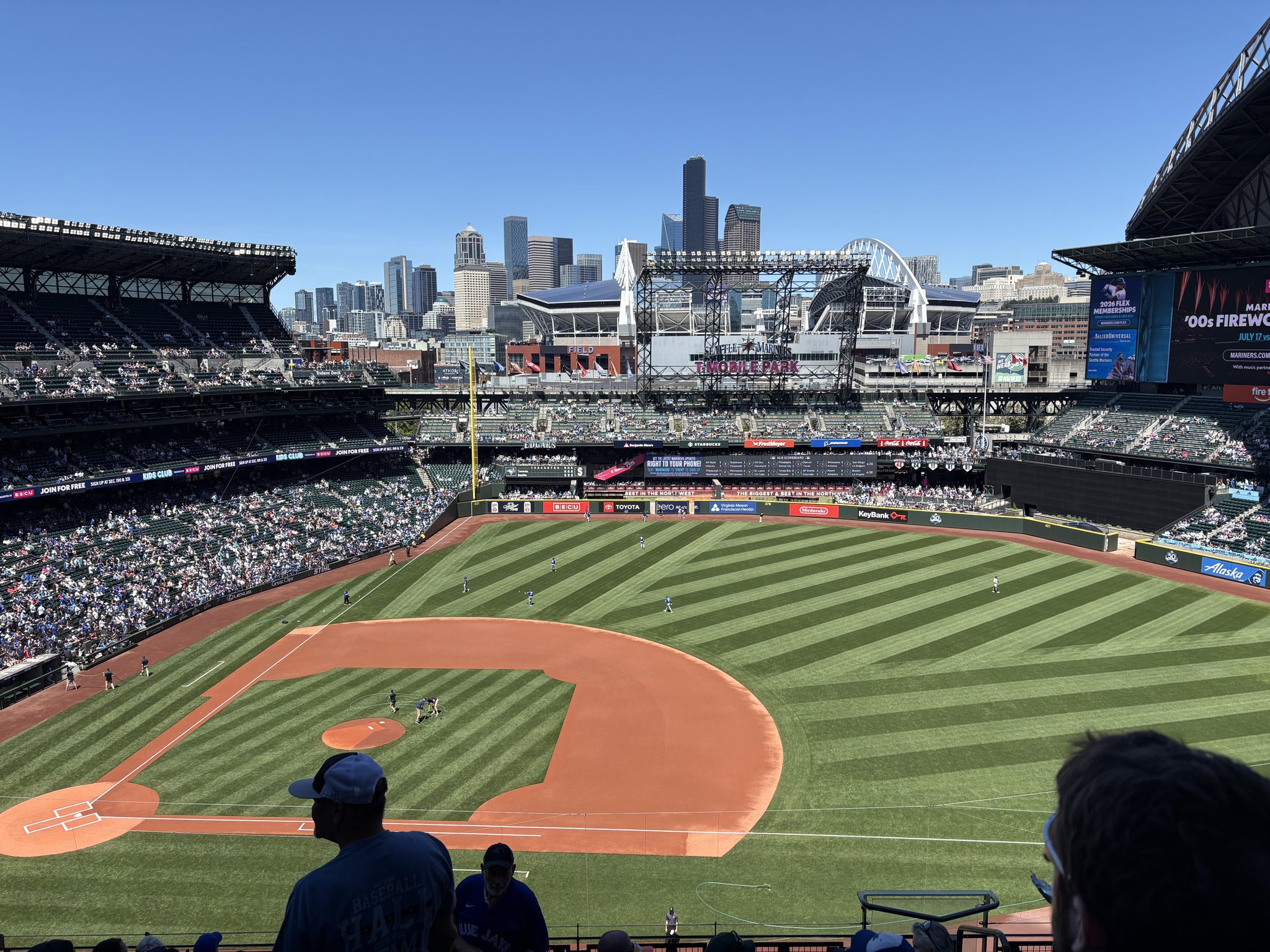 Vue réelle des fans prise de la Section 321 au site T-Mobile Park par Chris M