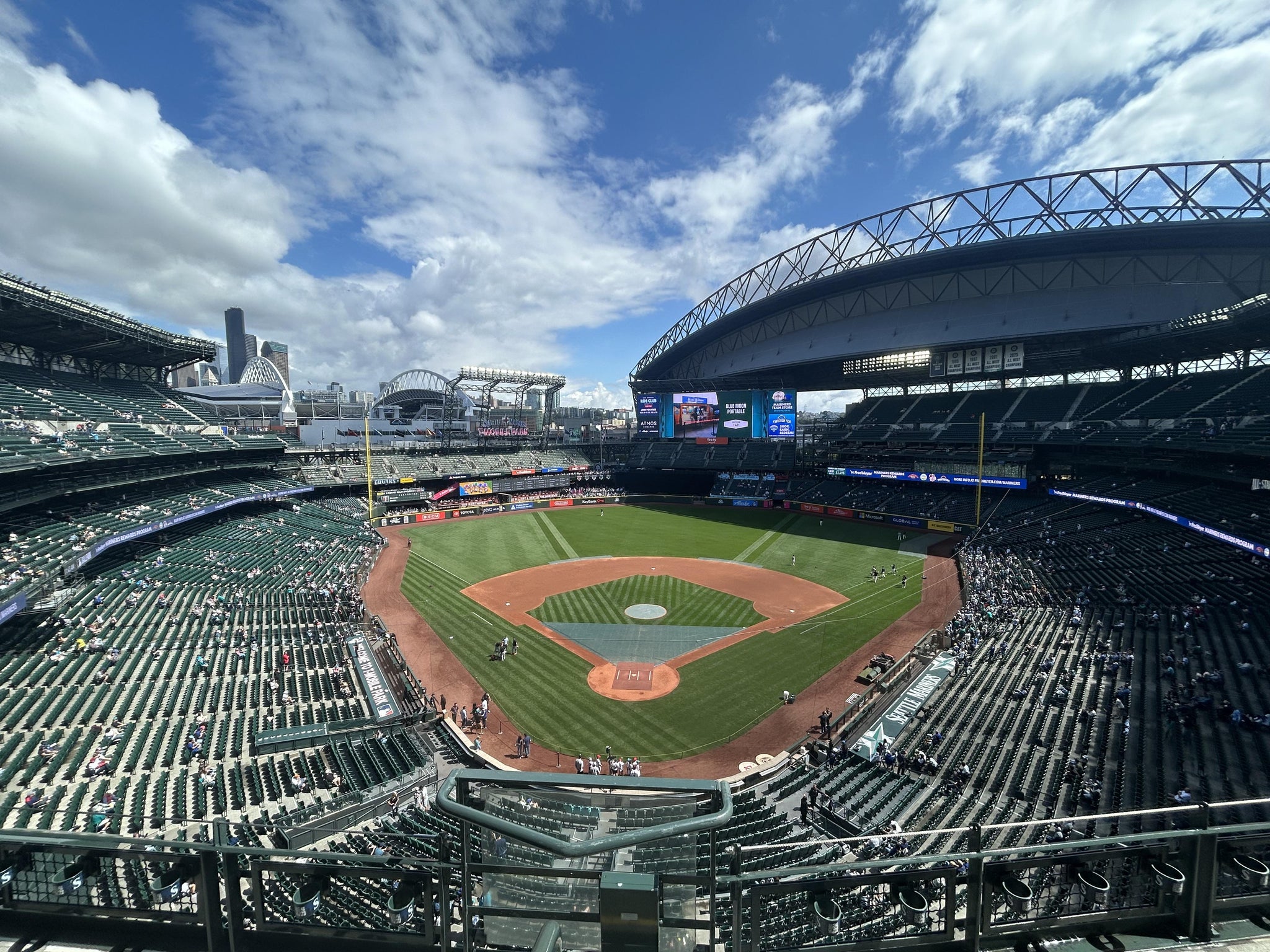 Vue réelle des fans prise de la Section 329 au site T-Mobile Park par Sonya E