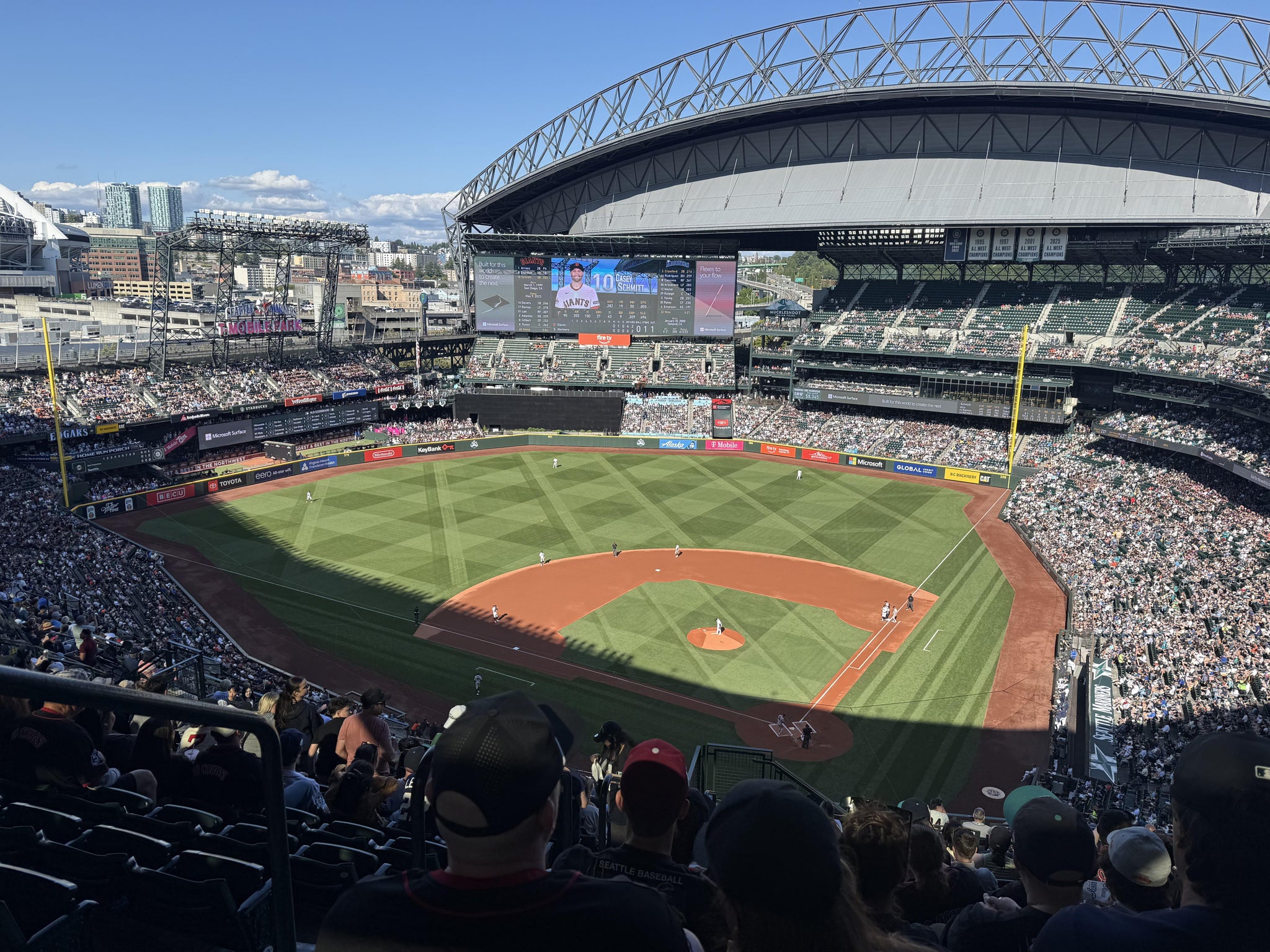 Vue réelle des fans prise de la Section 332 au site T-Mobile Park par Mitchell M
