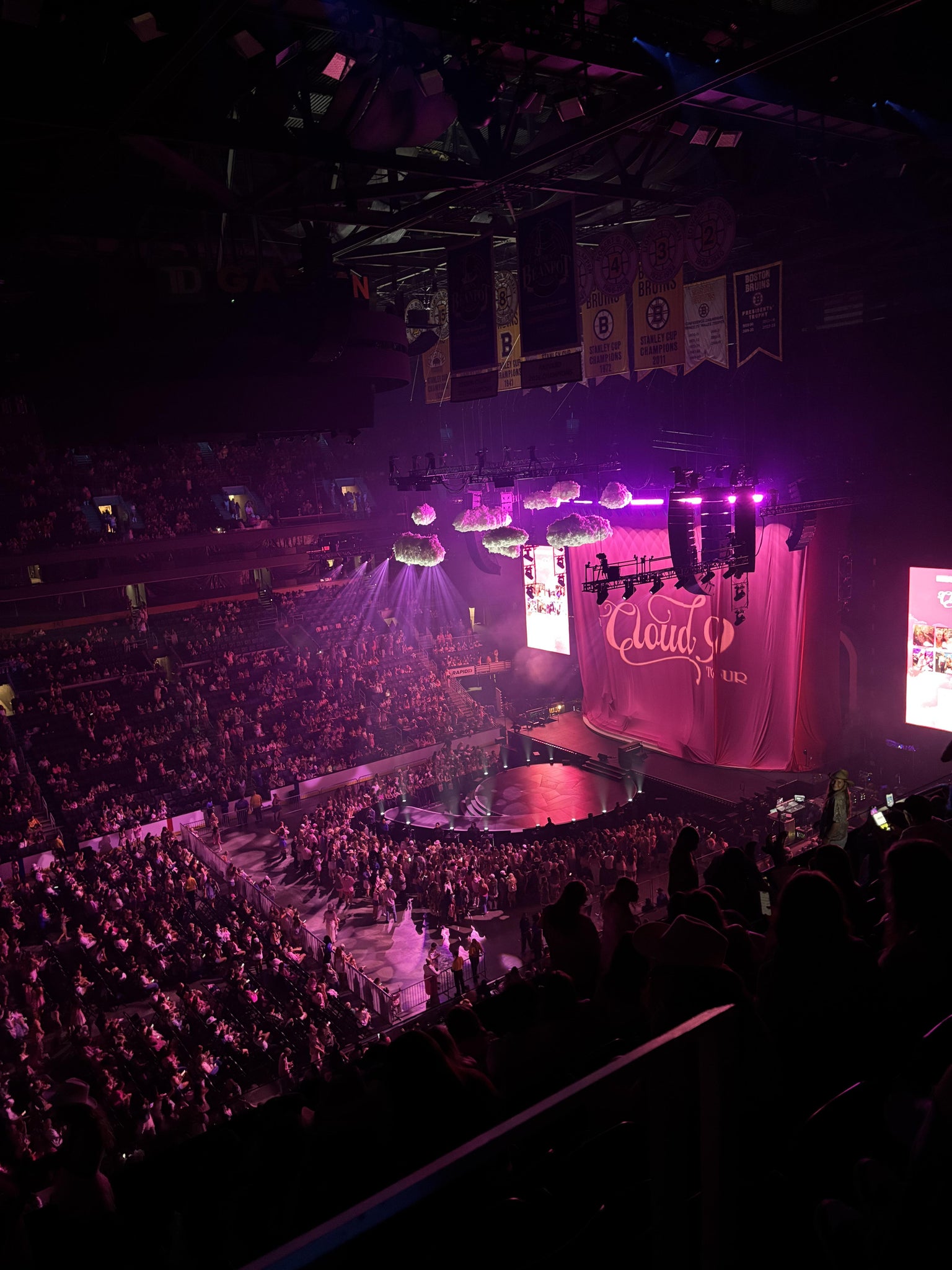 Vue réelle des fans prise de la Balcony 302 au site TD Garden par Katie J