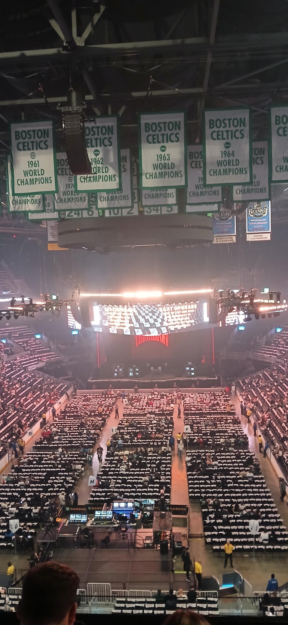 Vue réelle des fans prise de la Balcony 308 au site TD Garden par Carlos R