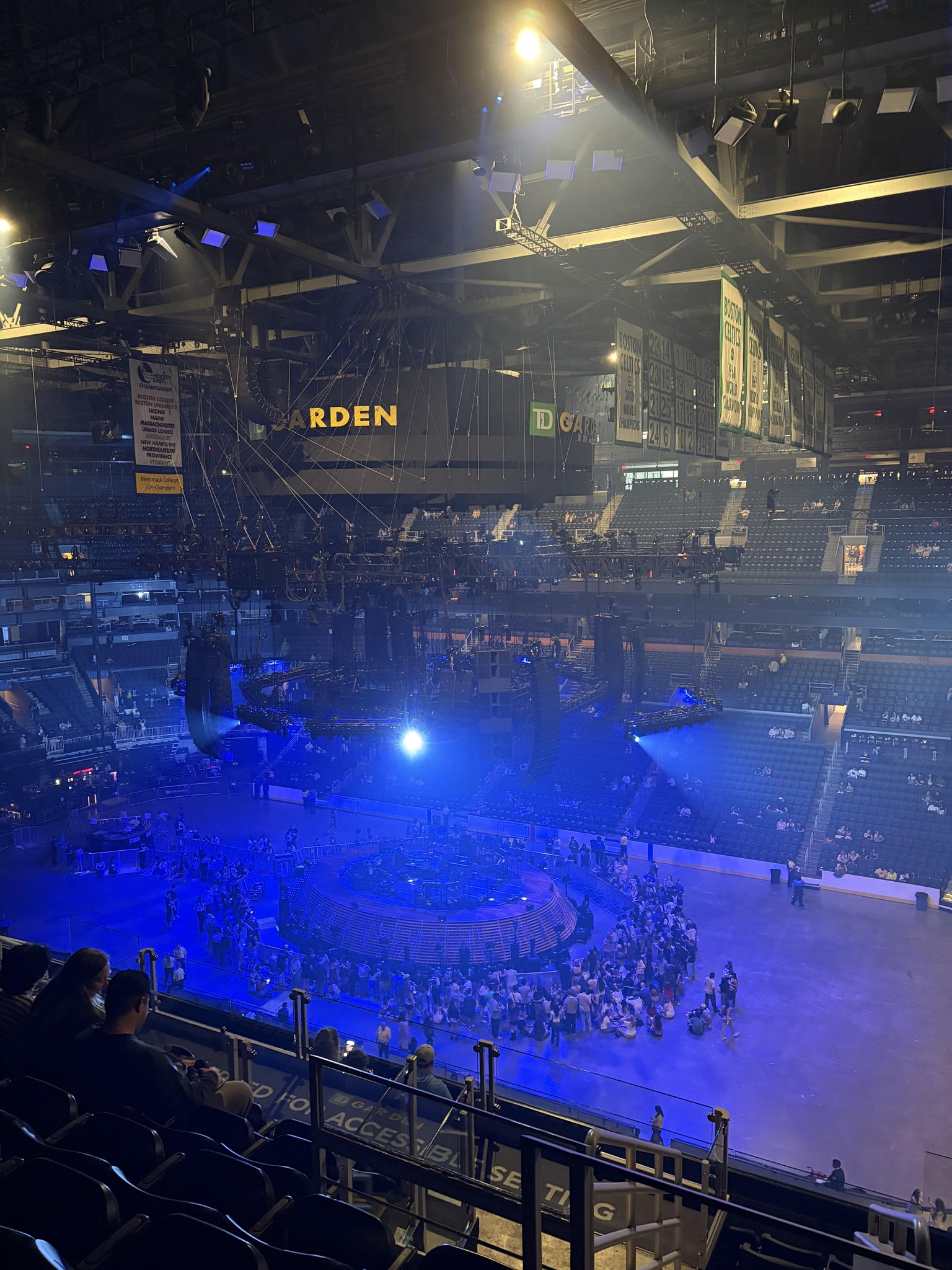 Vue réelle des fans prise de la Balcony 314 au site TD Garden par Arina K