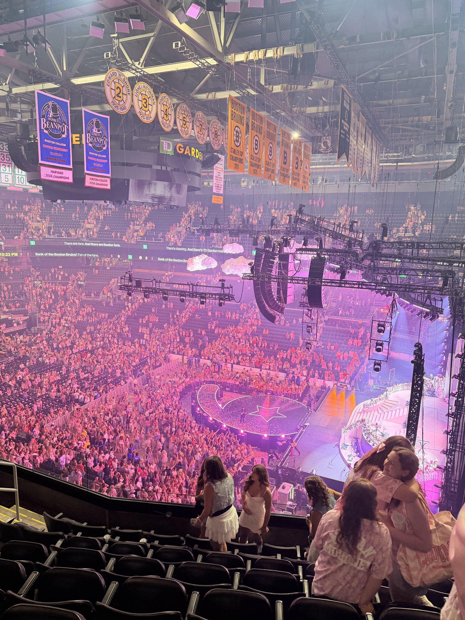 Vue réelle des fans prise de la Balcony 328 au site TD Garden par Gracie D
