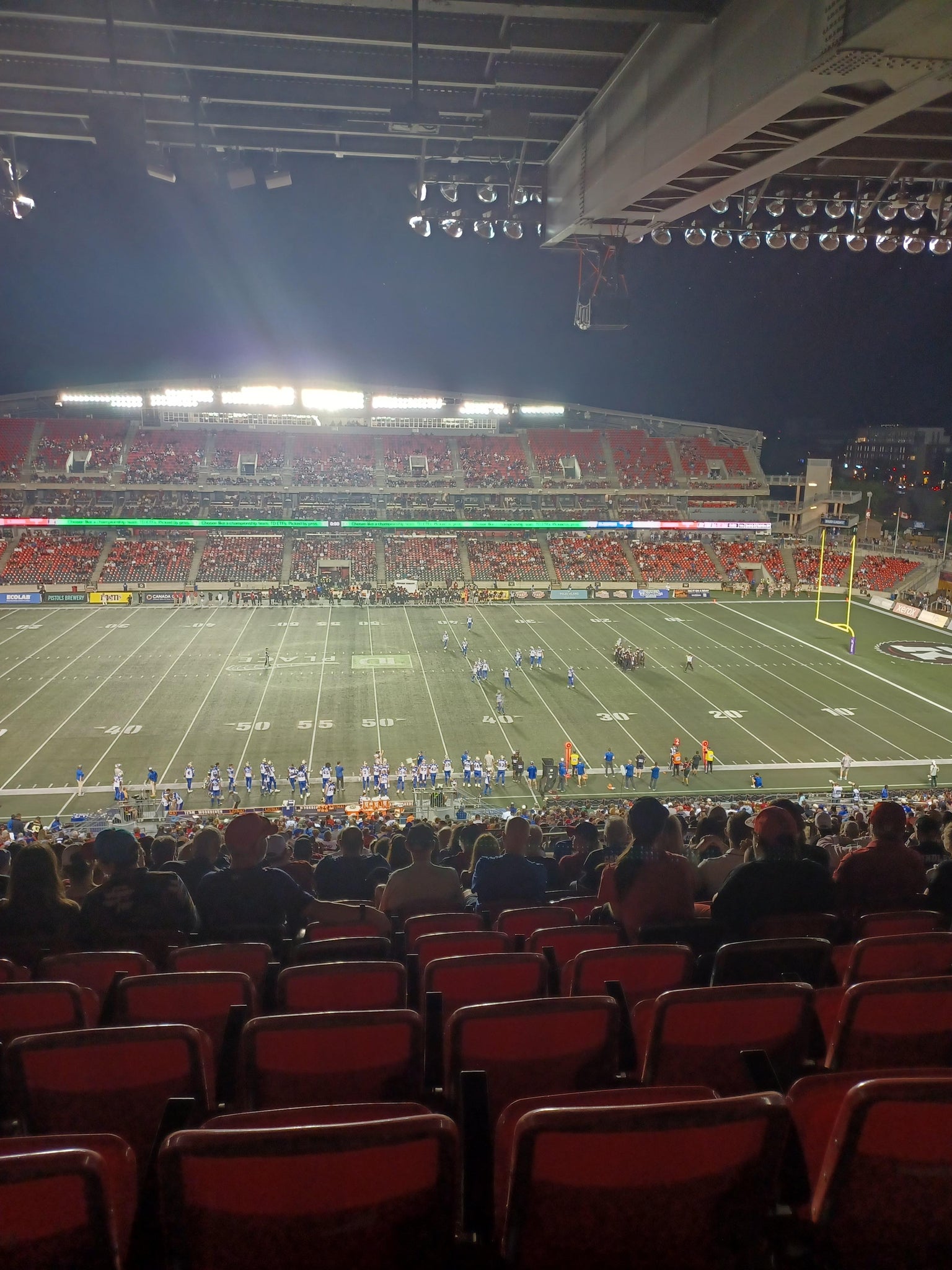 Vue réelle des fans prise de la Section EE au site TD Place Stadium - Ottawa par Troy D