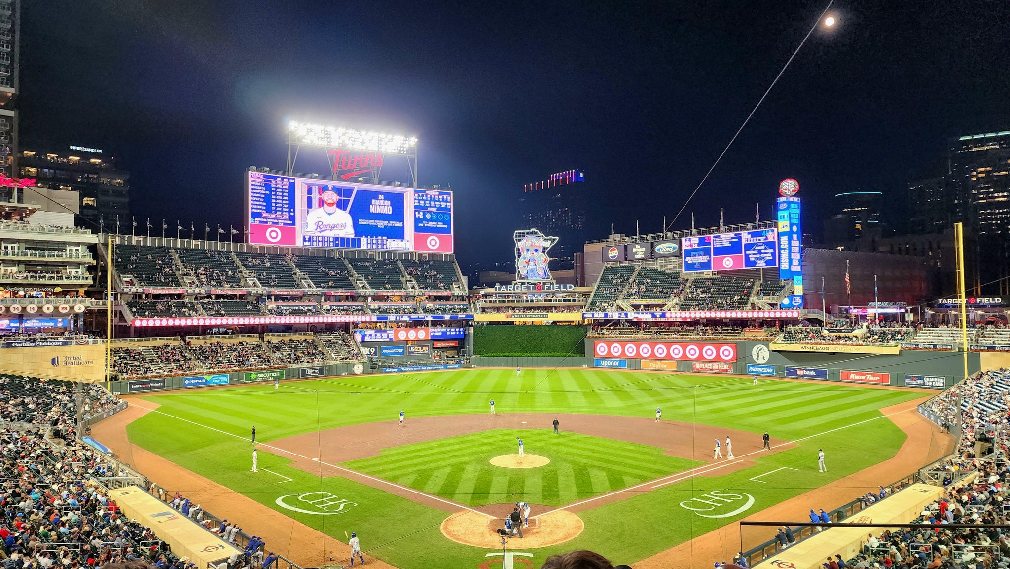 Vue réelle des fans prise de la Thrivent Club H au site Target Field par Laura B