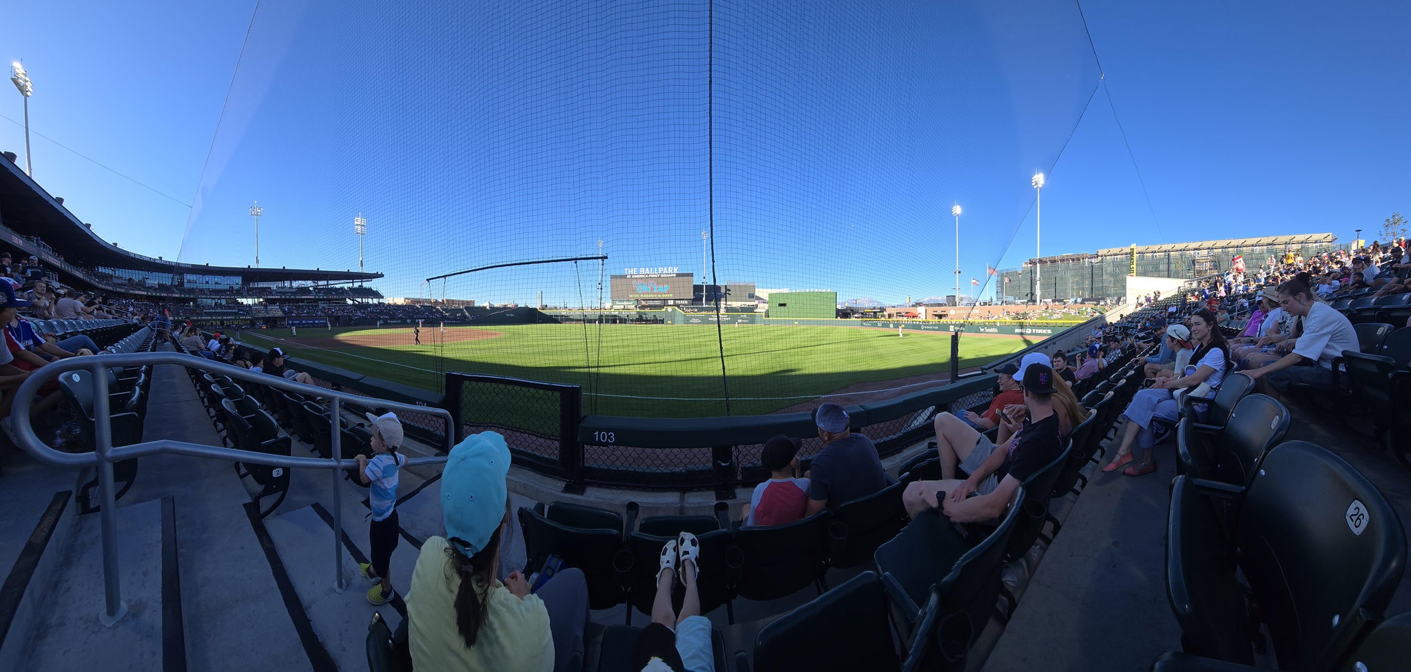 Vue réelle des fans prise de la Section 103 au site The Ballpark at America First Square par Gavin W