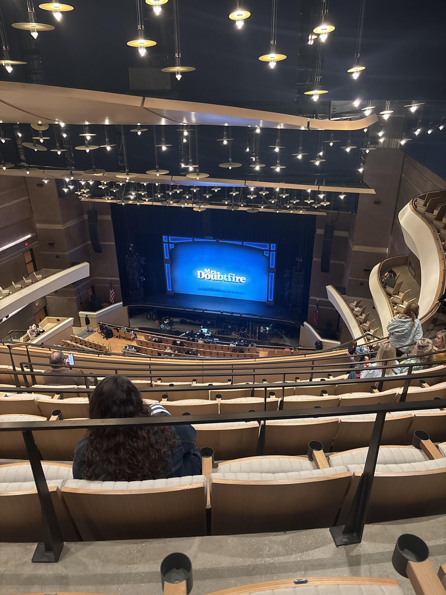 Vue réelle des fans prise de la Balcony Right au site The Buddy Holly Hall - Helen DeVitt Jones Theater par Kalum M