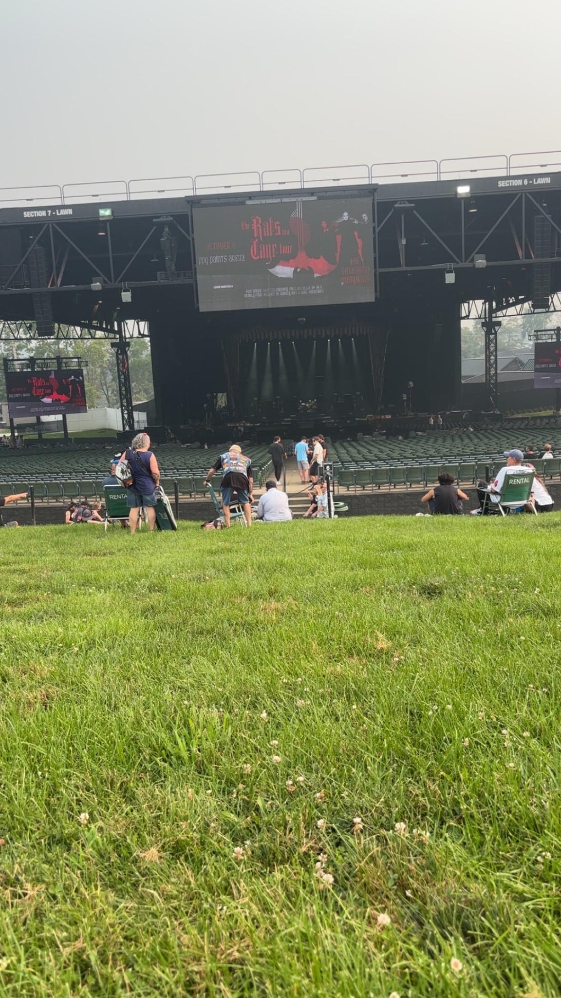 Vue réelle des fans prise de la GA Lawn au site The Pavilion At Star Lake par Michael B