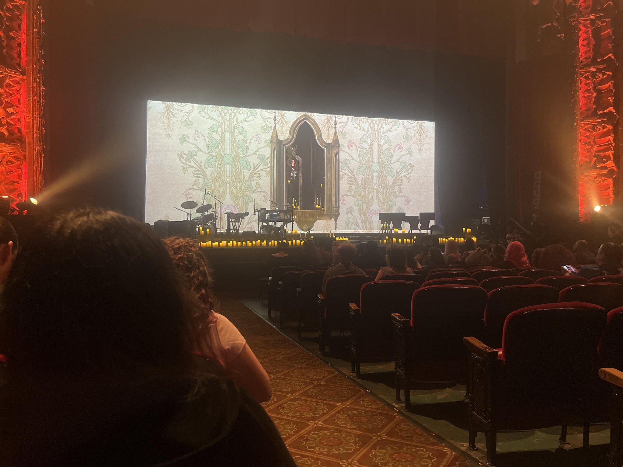 Vue réelle des fans prise de la Orchestra Left au site The United Theater on Broadway par Arlyss A