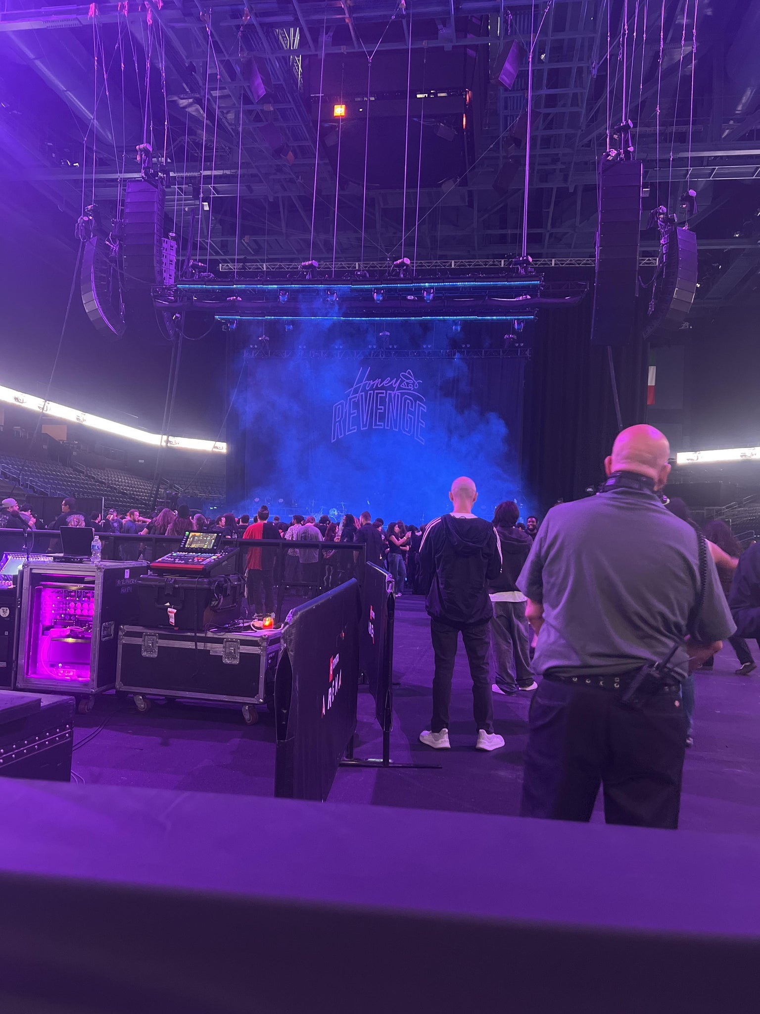 Vue réelle des fans prise de la Section 109 au site Toyota Arena - Ontario par Gabriela B