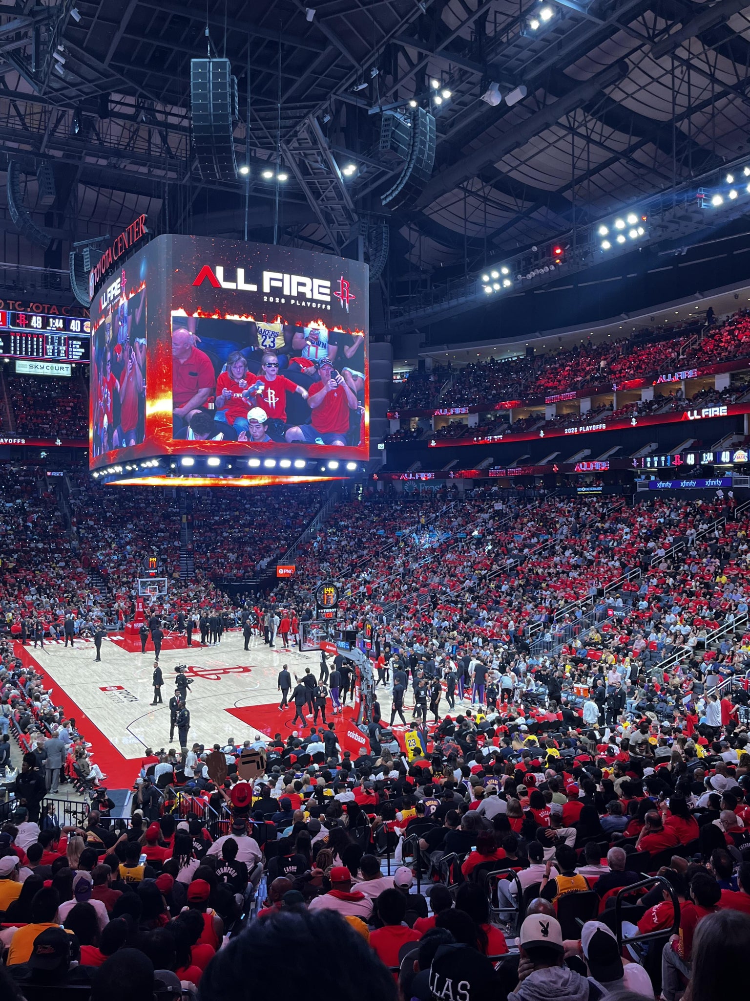Vue réelle des fans prise de la Section 102 au site Toyota Center par Luis valdez