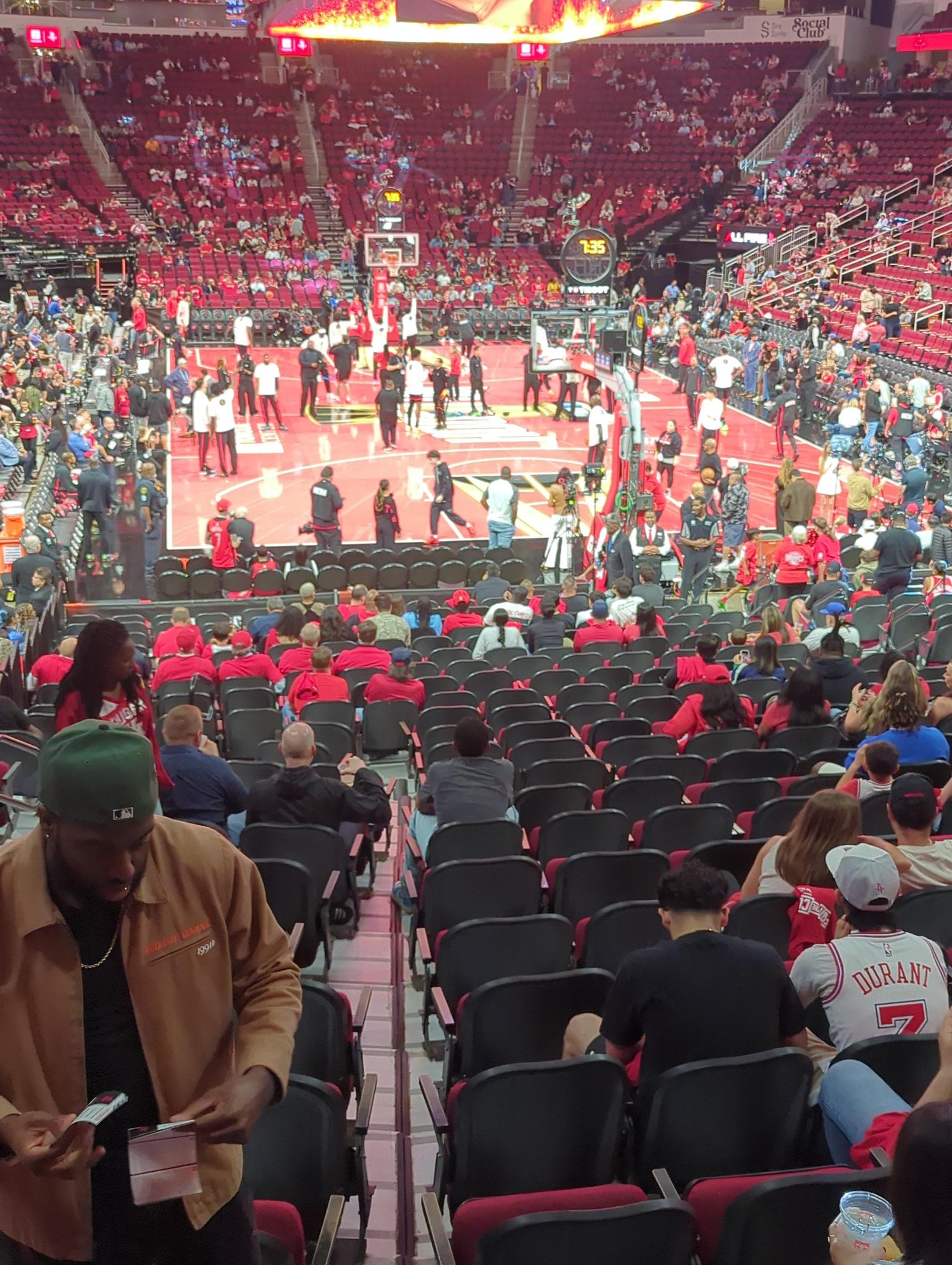 Vue réelle des fans prise de la Section 114 au site Toyota Center par Tim H
