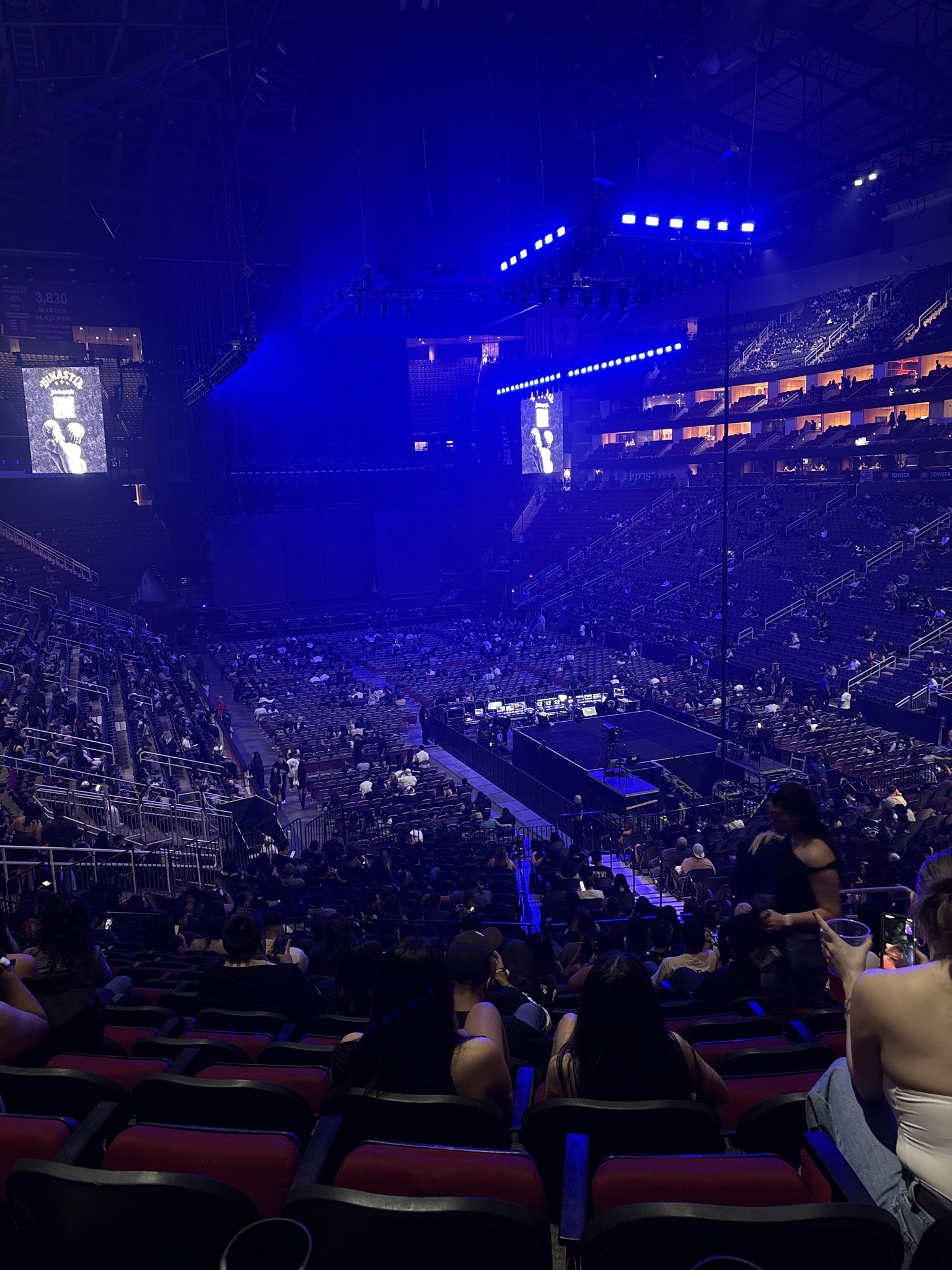 Vue réelle des fans prise de la Section 115 au site Toyota Center par Luis R