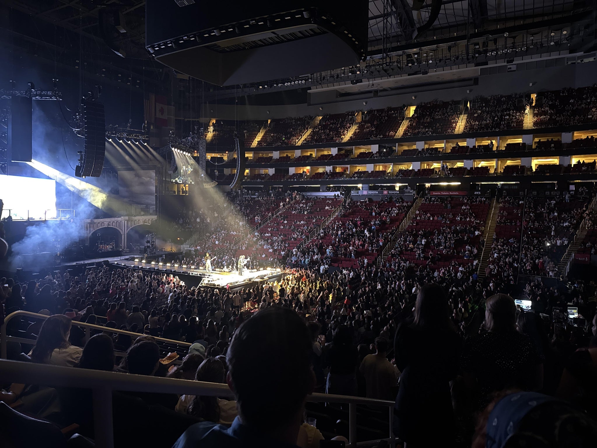 Vue réelle des fans prise de la Section 117 au site Toyota Center par Jenna M