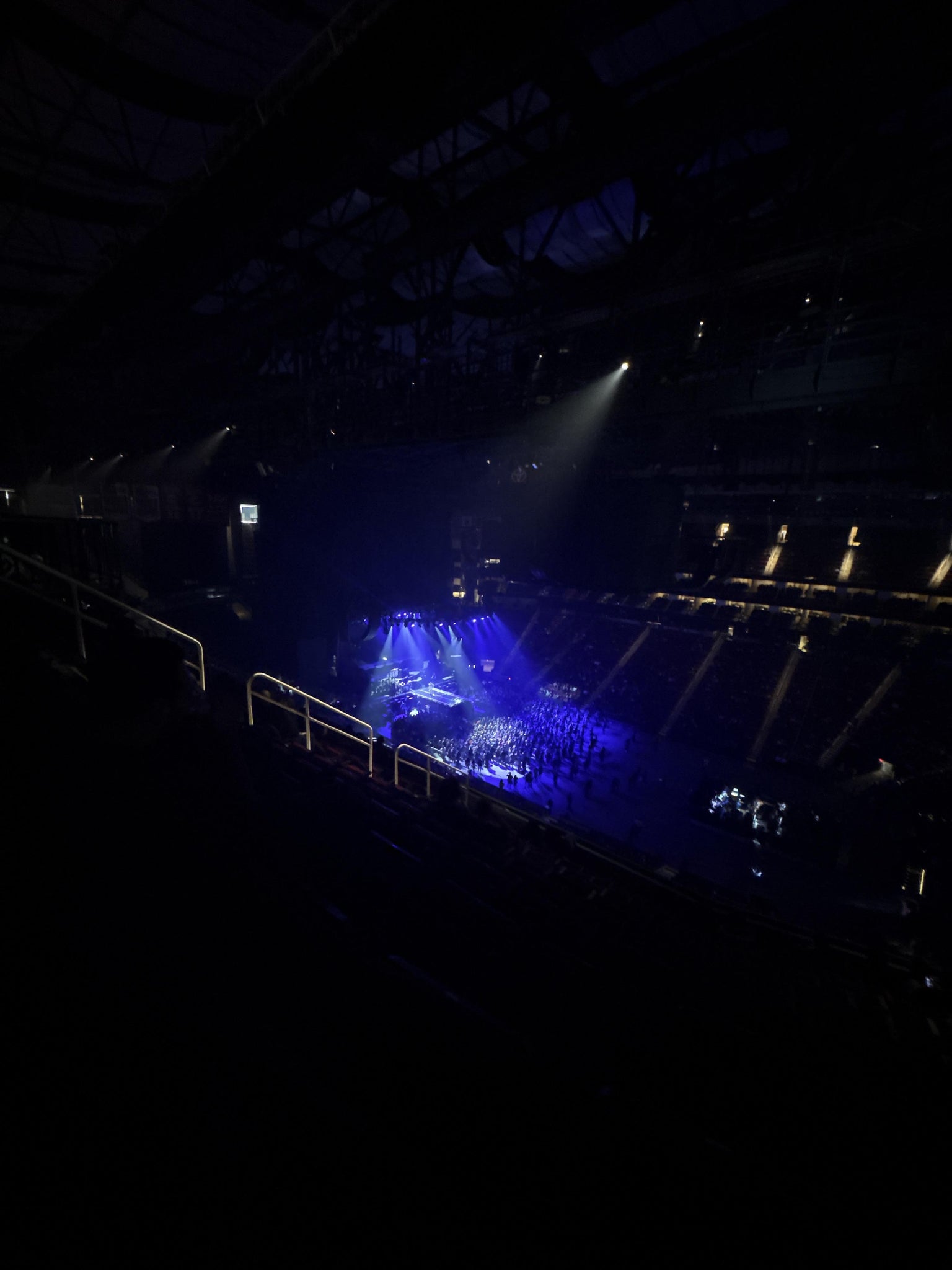 Vue réelle des fans prise de la Section 424 au site Toyota Center par Isela A