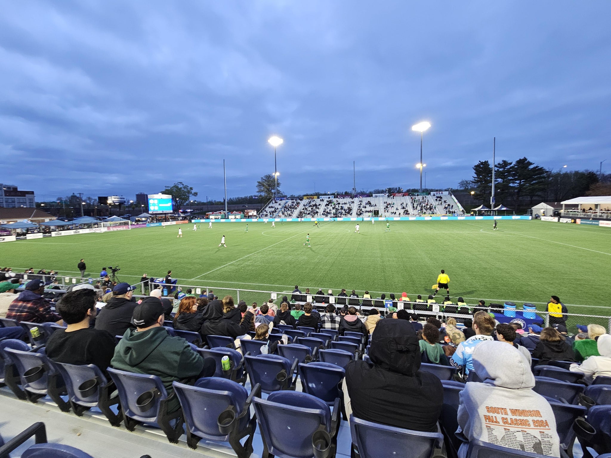 Vue réelle des fans prise de la Section 6 au site Trinity Health Stadium par John S