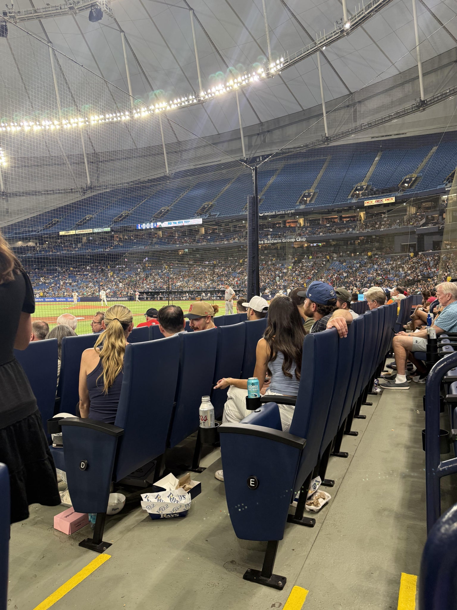 Vue réelle des fans prise de la Section 123 au site Tropicana Field par Susan  T