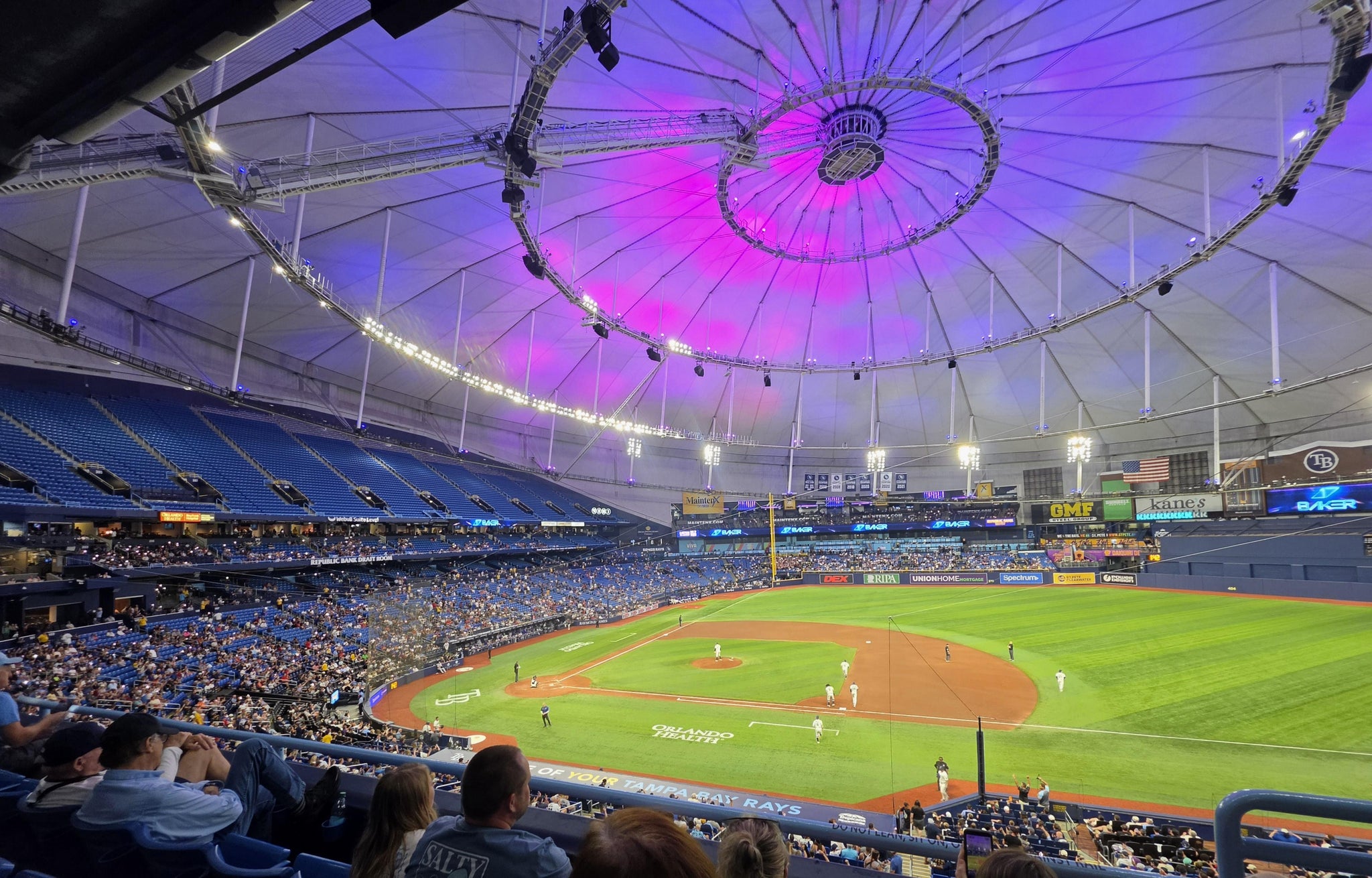 Vue réelle des fans prise de la Section 212 au site Tropicana Field par Laura V