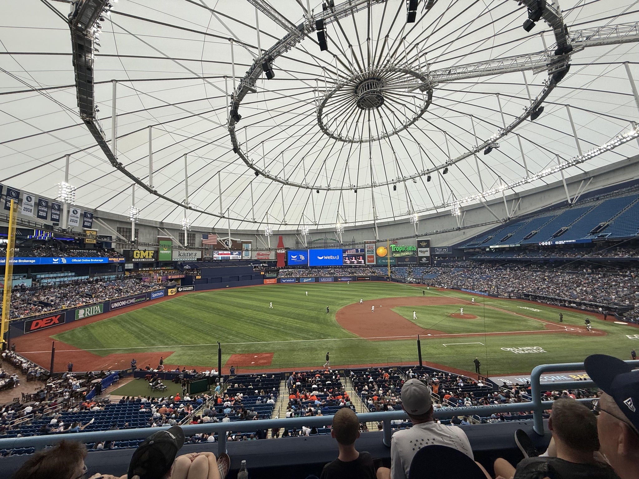Vue réelle des fans prise de la Section 215 au site Tropicana Field par Mark M